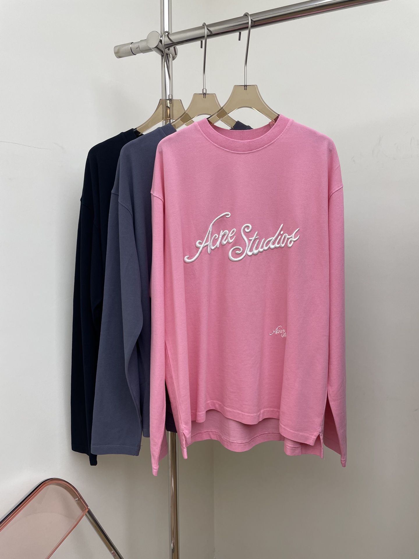 NO:469352,acn* 2025 autumn and winter new long sleeves super chill silhouette three-dimensional letter embroidery on the chest versatile items three-color four-code smlxl real photos, alexander wang19860909acn* 2025秋冬新款长袖 超chill的廓形 胸前立体字母刺绣 百搭单品 三色四码 smlxl 实拍图,,alexander wang,Women's clothing