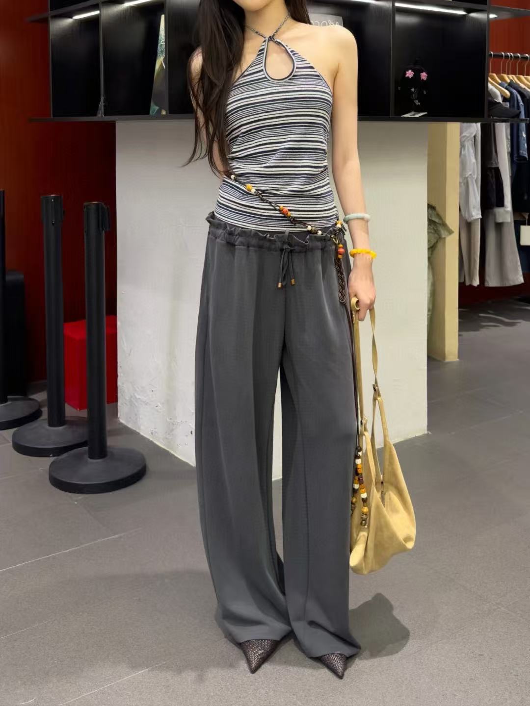 NO:471048,MS 2025 early autumn new sand-washed wide-leg pants, loose trousers legs design fabric draped and smooth to show a relaxed atmosphere.sml,,alexander wang19860909MS 2025早秋新款砂洗阔腿裤,宽松裤腿设计面料垂坠爽滑尽显松弛氛围.sml,,alexander wang,Women's clothing