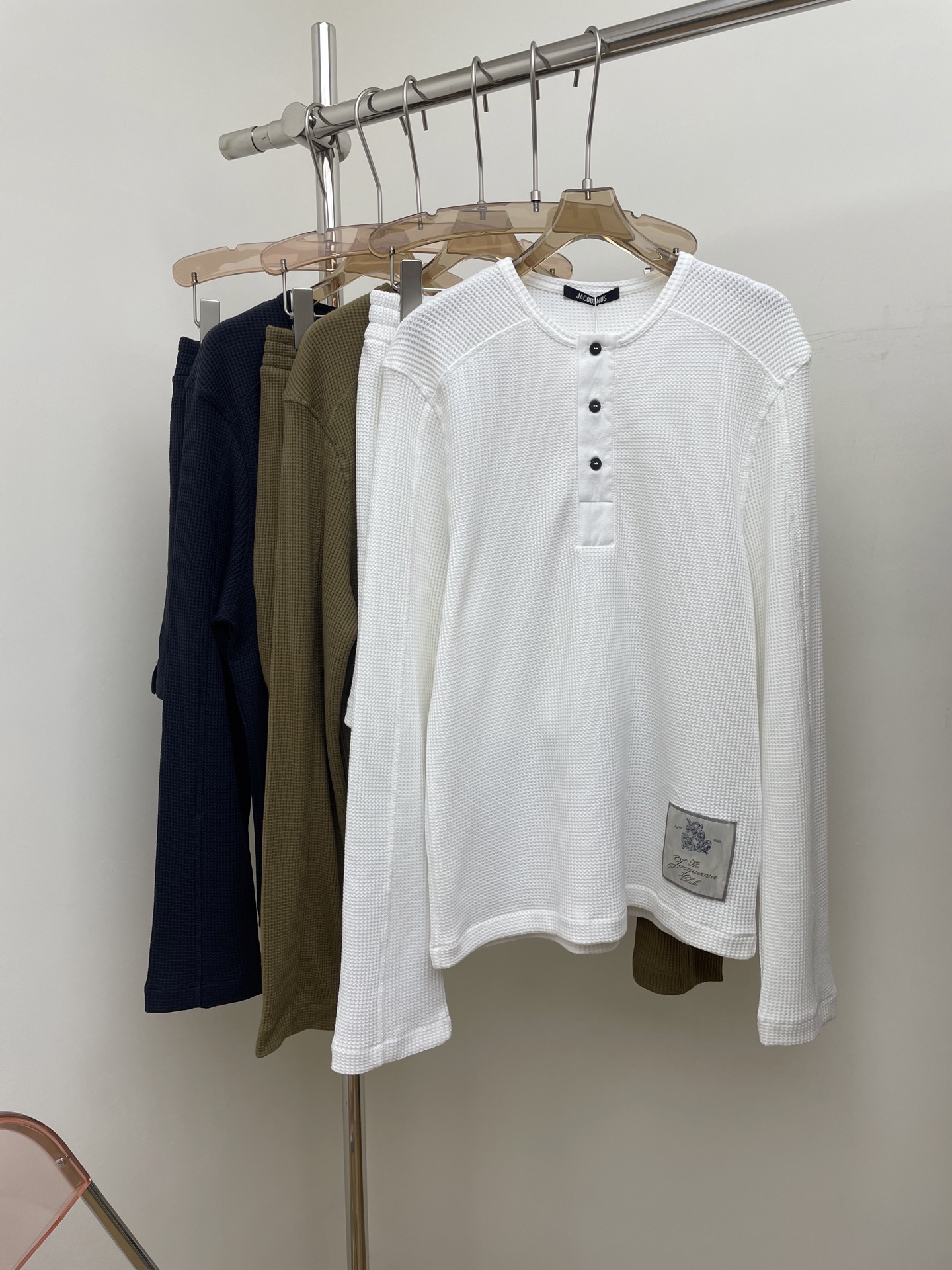 NO:471986,jacquemus 2025 early autumn new set waffle fabric neutral and handsome casual style matching packaging bags for men and women, three-color four-code smlxl/set real photos, alexander wang19860909jacquemus 2025早秋新款套装 华夫格面料 中性帅气休闲风 搭配包装袋 男女同款哦 三色四码smlxl /套实拍图,,alexander wang,Women's clothing