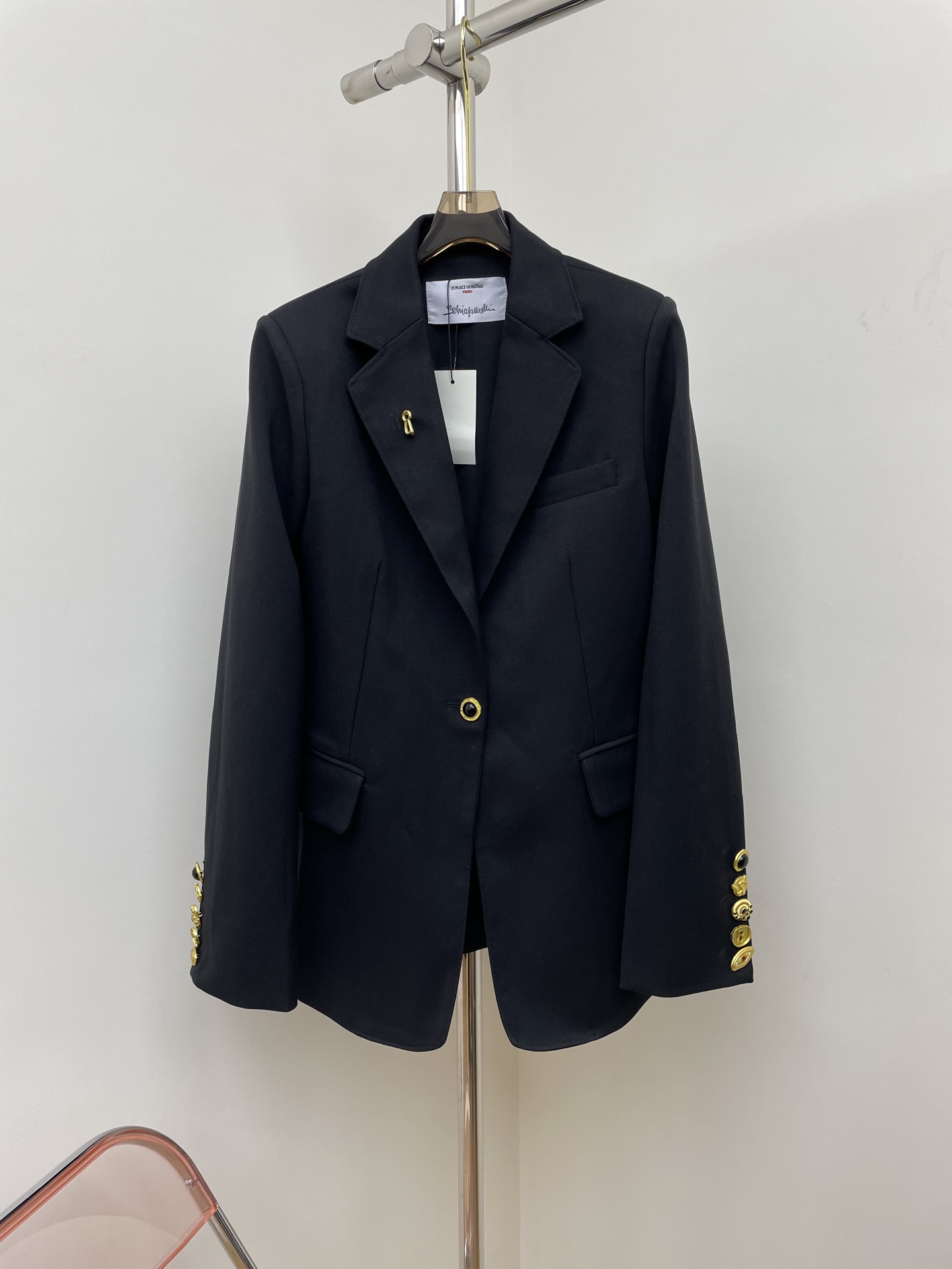 NO:474091,schiaparelli 2025 early autumn new suit lock brooch decoration silhouette sml real photo, brooch, breastpin, alexander wang19860909schiaparelli 2025早秋新款西服 锁扣胸针装饰 廓形有型 sml 实拍图,,brooch，breastpin,alexander wang,Women's clothing