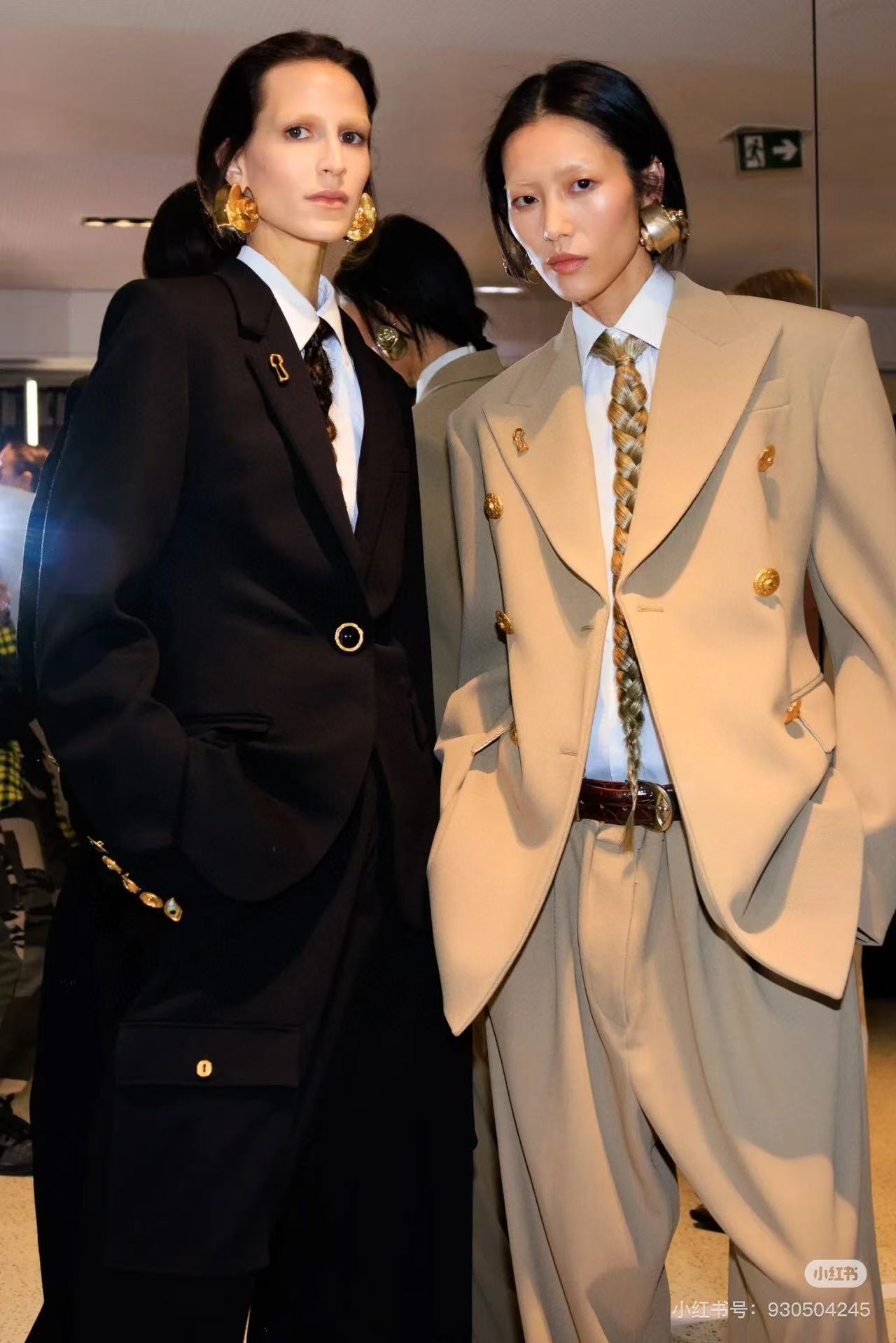 NO:474094,schiaparelli 2025 early autumn new suit lock brooch decoration silhouette sml p, brooch, breastpin, alexander wang19860909schiaparelli 2025早秋新款西服 锁扣胸针装饰 廓形有型 sml p,,brooch，breastpin,alexander wang,Women's clothing