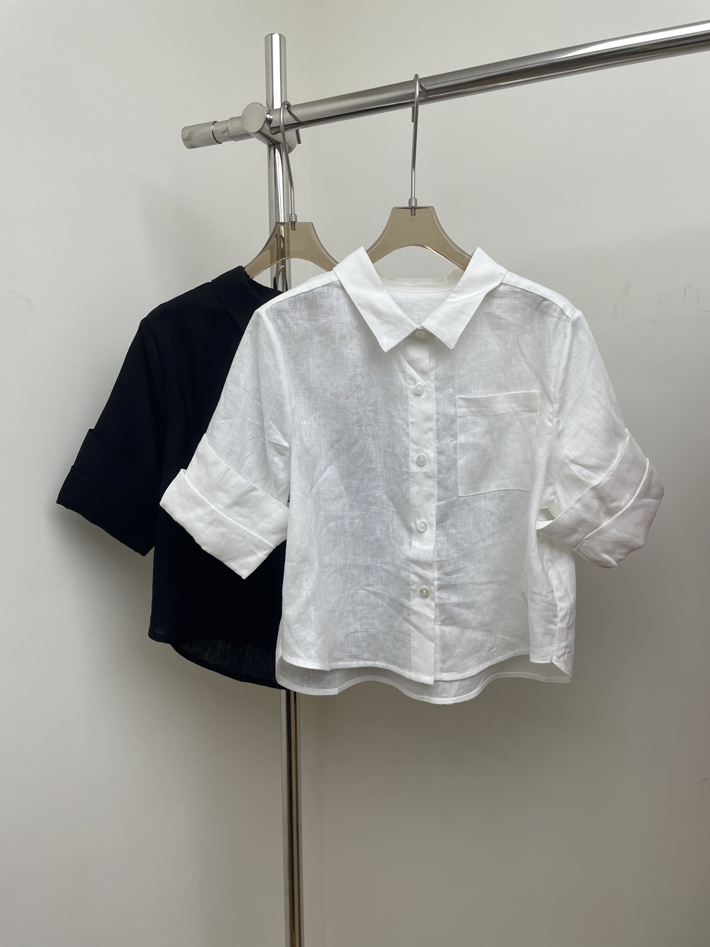 NO:475323,The 2025 early autumn new shirt, handmade rolled sleeves, casual and lazy, two colors and three codes, real photos, shirts, alexander wang19860909the 2025早秋新款衬衫 手工卷袖 随性慵懒 两色三码 sml 实拍图,,shirts,alexander wang,Women's clothing