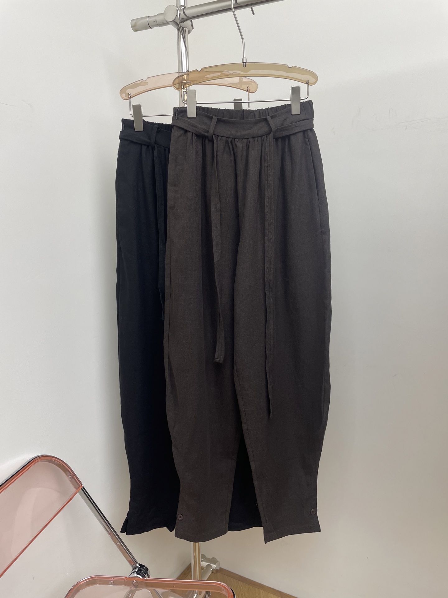NO:475341,RE 2025 early autumn new ramie texture trousers, combining the natural rough texture of ramie and the soft drooping of the slim, sml real photos, alexander wang19860909RE 2025早秋新款苎麻肌理长裤,结合苎麻的自然粗狂质感与天丝的柔顺垂感,sml 实拍图,,alexander wang,Women's clothing