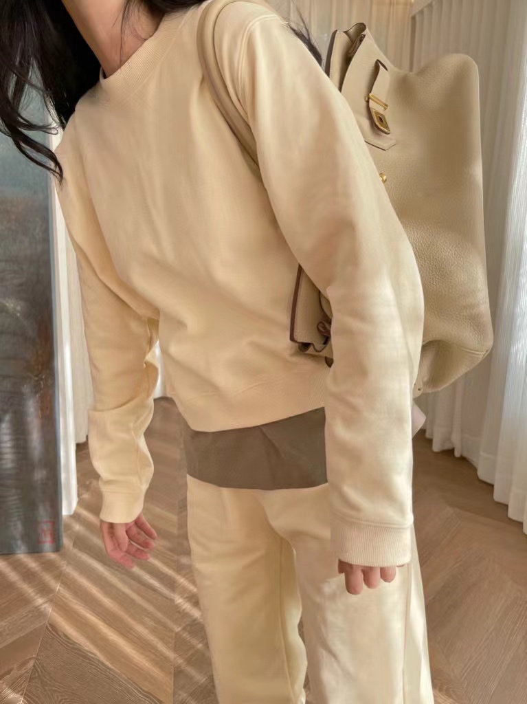 NO:478737,Tops and pants VK early autumn new suit, fashionable and good outfit, two colors and three codes sml,,alexander wang19860909上衣裤子 VK 早秋新款套装 时髦好穿搭 两色三码 sml,,alexander wang,Women's clothing