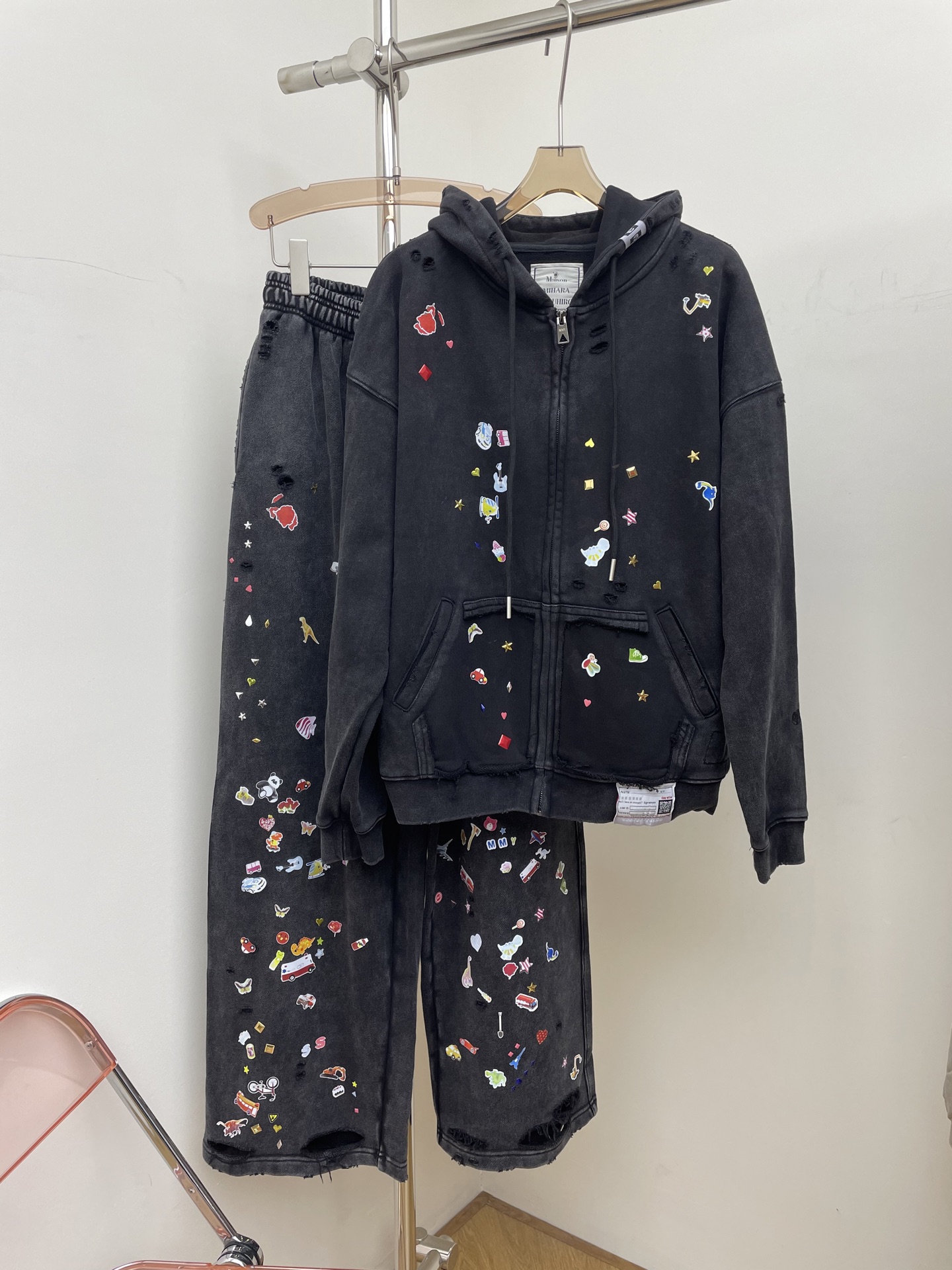 NO:481509,mihara yasuhiro Sanyuan Yasuhiro 2025 autumn and winter new sweatshirt set cartoon sticker crafts full of trendy men and women xssmlxl real photos, hoodie, sweatshirts, alexander wang19860909mihara yasuhiro三元康裕 2025秋冬新款卫衣套装 卡通贴纸工艺 潮流感满满 男女同款 xssmlxl 一实拍图,,hoodie,sweatshirts,alexander wang,Women's clothing