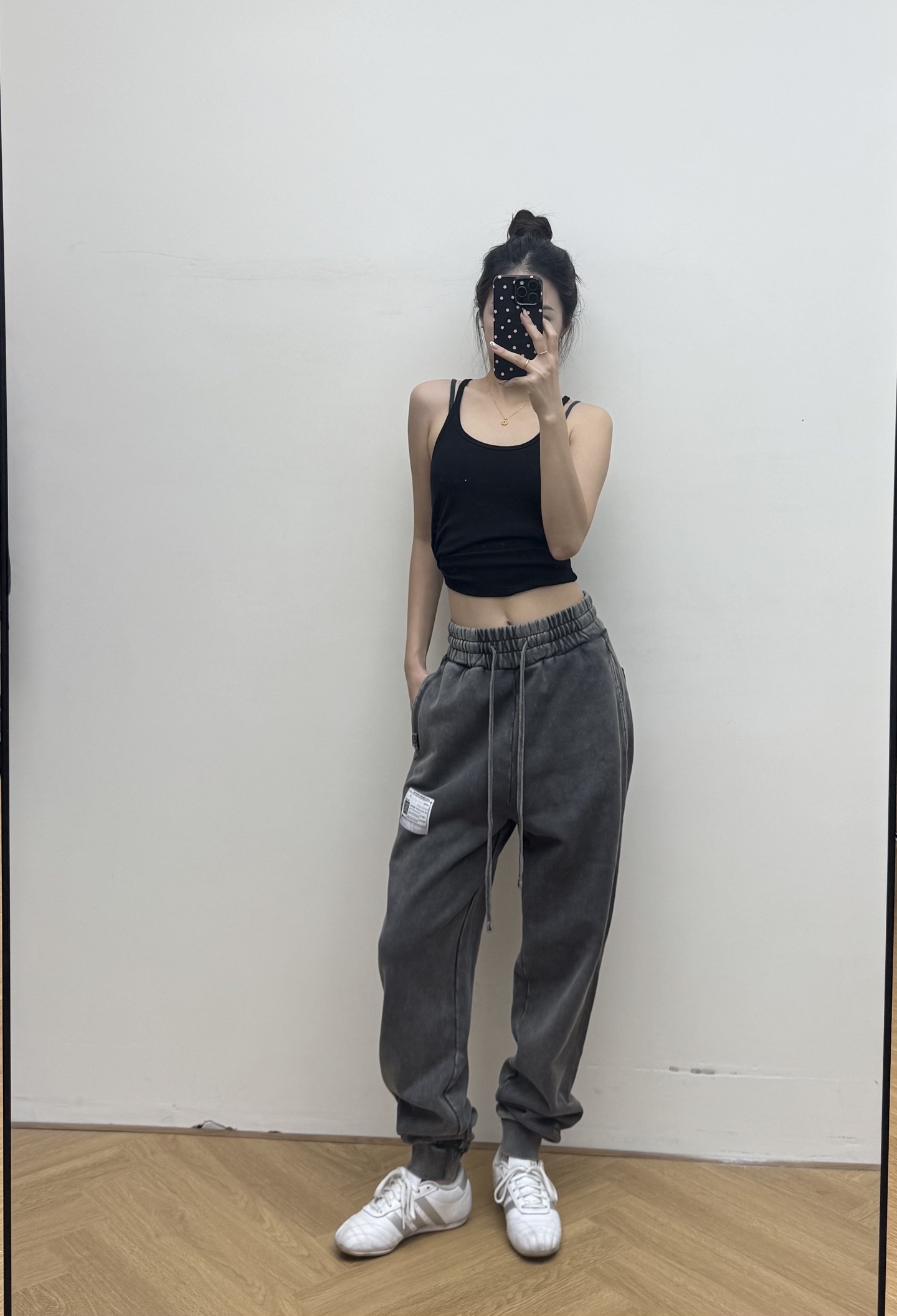 NO:484275,mihara yasuhiro Sanyuan Kangyu 2025 autumn and winter new style hoodies, the washing and old process is extremely complicated, the same style as men and women, three colors and four codes smlxl,,alexander wang19860909mihara yasuhiro三元康裕 2025秋冬新款卫裤 洗水做旧工艺极其繁琐 男女同款 三色四码 smlxl,,alexander wang,Women's clothing