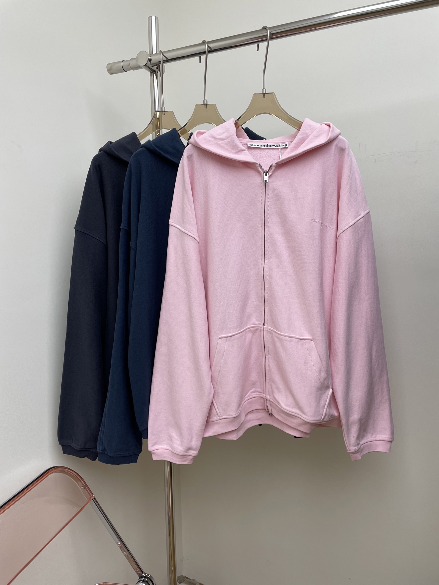NO:490671,alexandr wan* 2025 autumn and winter new sweatshirt jacket classic American casual style loose style men and women same style three colors four codes smlxl real photos, hoodie, sweatshirts, jackets & coats, alexander wang19860909alexandr wan* 2025秋冬新款卫衣外套 经典美式休闲风 宽松版型 男女同款 三色四码 smlxl 实拍图,,hoodie,sweatshirts,jackets & coats,alexander wang,Women's clothing