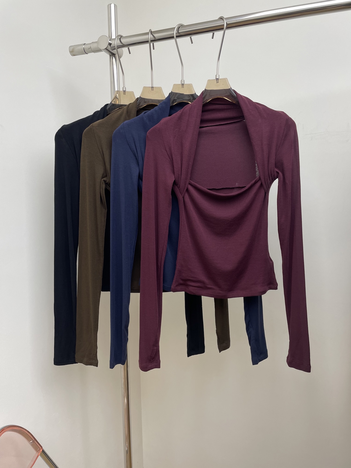 NO:494466,RARELY ALIK* 2025 autumn and winter new style fake two-piece sleeve knitted top black/burger red/coffee/navy blue sml real photo, alexander wang19860909RARELY ALIK* 2025秋冬新款 假两件袖套针织上衣 黑色/酒红/咖色/藏蓝 sml 实拍图,,alexander wang,Women's clothing