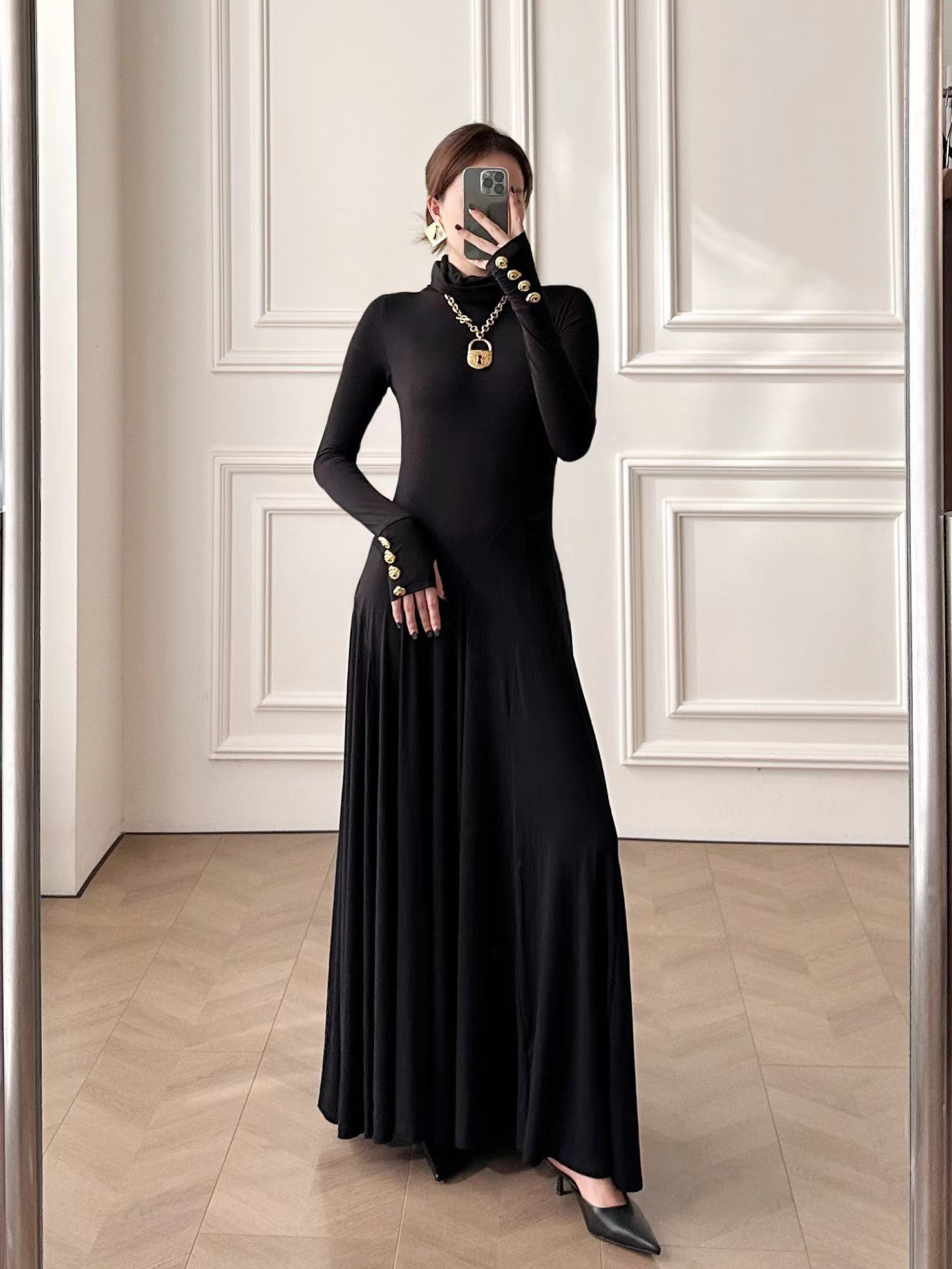 NO:495873,Schiaparelli 2025 autumn and winter new black turtleneck long dress with cuffs and metal buckle design with super highlights long slim fit perfectly to modify the body curve sml, skirts, alexander wang19860909Schiaparelli夏帕瑞丽 2025秋冬新款黑色高领长款连衣裙 袖口金属扣设计超有亮点长款修身版型完美修饰身材曲线 sml,,skirts,alexander wang,Women's clothing