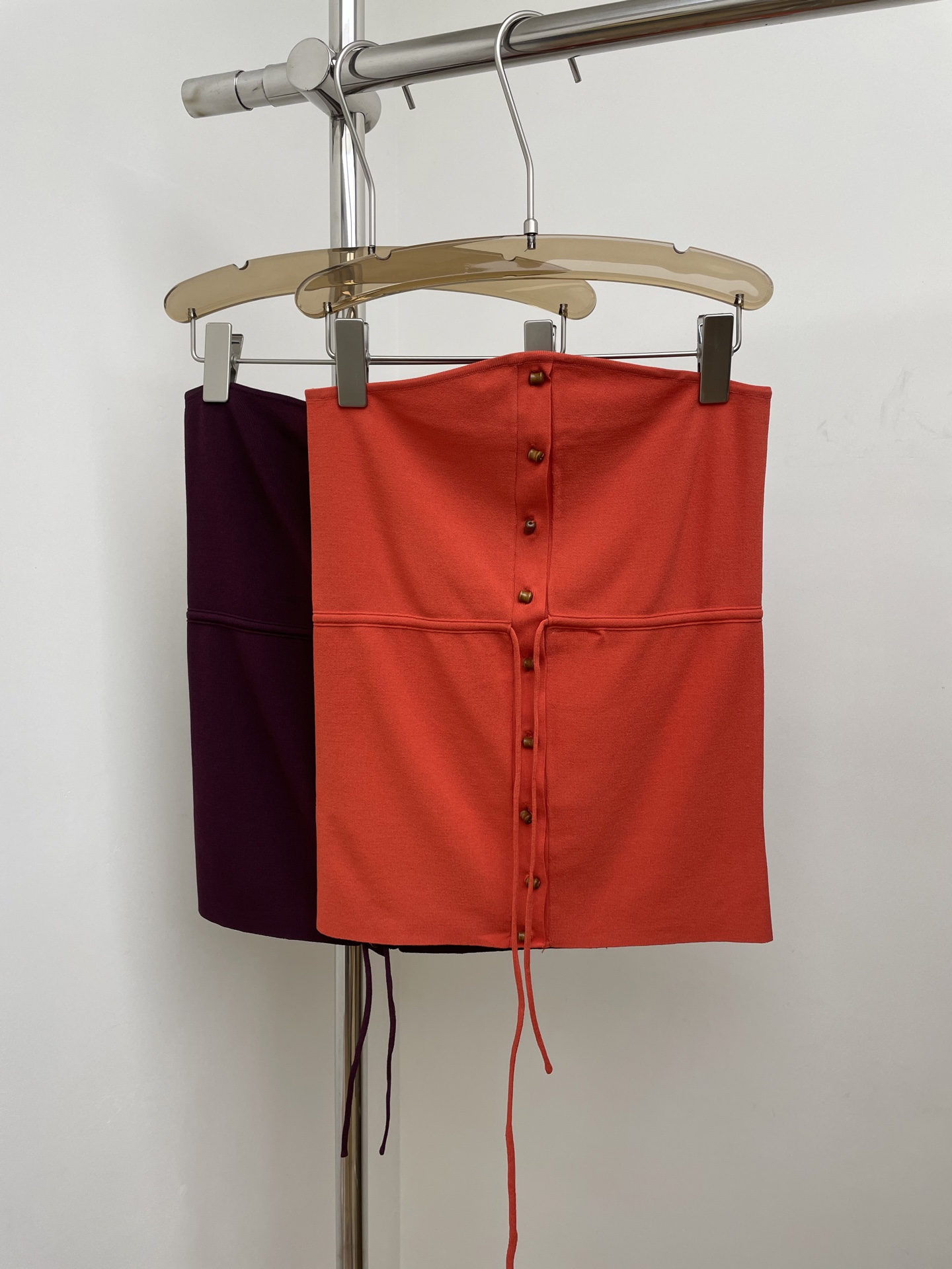 NO:497729,MS 2025 early autumn new wooden breasted strapless braid, handmade wooden breasted drawstring slim strapless braid, waist drawstring adjustable elasticity, meet various shapes, SML real photos, alexander wang19860909MS 2025早秋新款木排扣抹胸,手工木排扣抽绳修身抹胸,腰间抽绳可调节松紧,满足各种造型,SML 实拍图,,alexander wang,Women's clothing