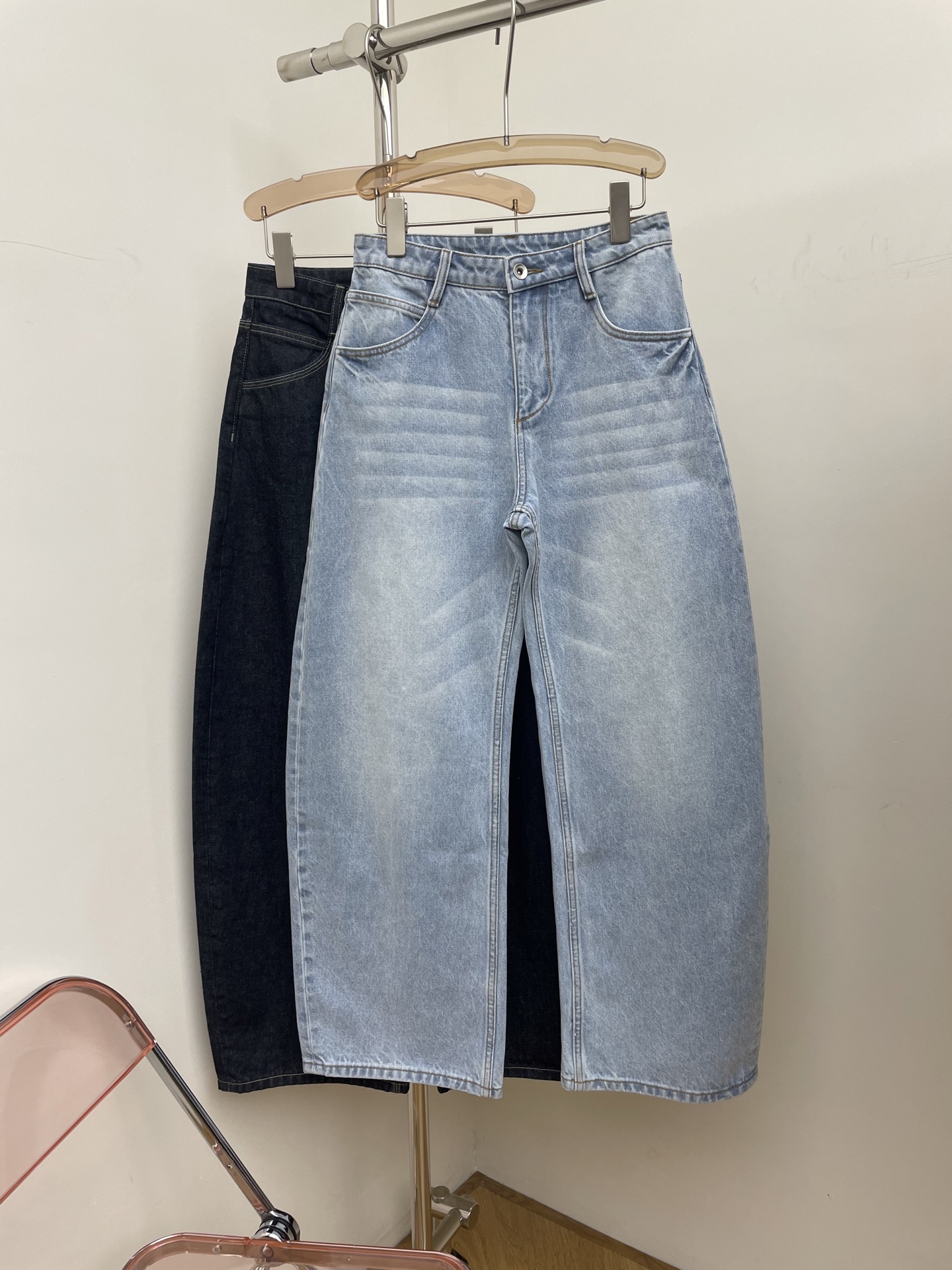 NO:501245,RA 2025 autumn and winter new banana jeans, style to modify the body, classic tailoring to create a casual and relaxed visual effect.sml real photos, jeans, alexander wang19860909RA 2025秋冬新款香蕉牛仔裤,版型修饰身材,经典剪裁营造随性松弛的视觉效果.sml 实拍图,,jeans,alexander wang,Women's clothing