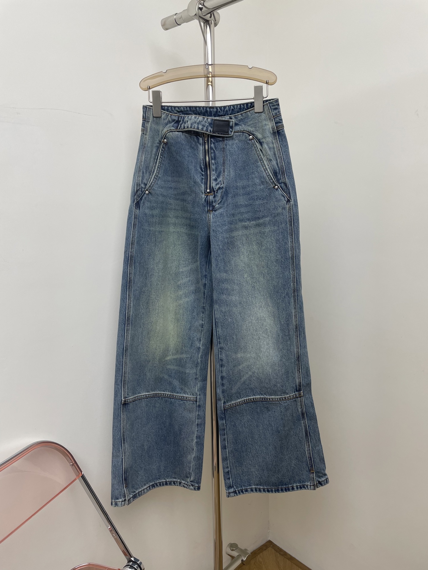 NO:505089,TR 2025 autumn and winter new split sticky jeans, heavy-duty washing and old cutting design, inspired by the details of motorcycle pants. SML real photos, jeans, alexander wang19860909TR 2025秋冬新款分割粘扣牛仔裤,重工水洗做旧切割造型设计,以机车裤细节为灵感.SML 实拍图,,jeans,alexander wang,Women's clothing