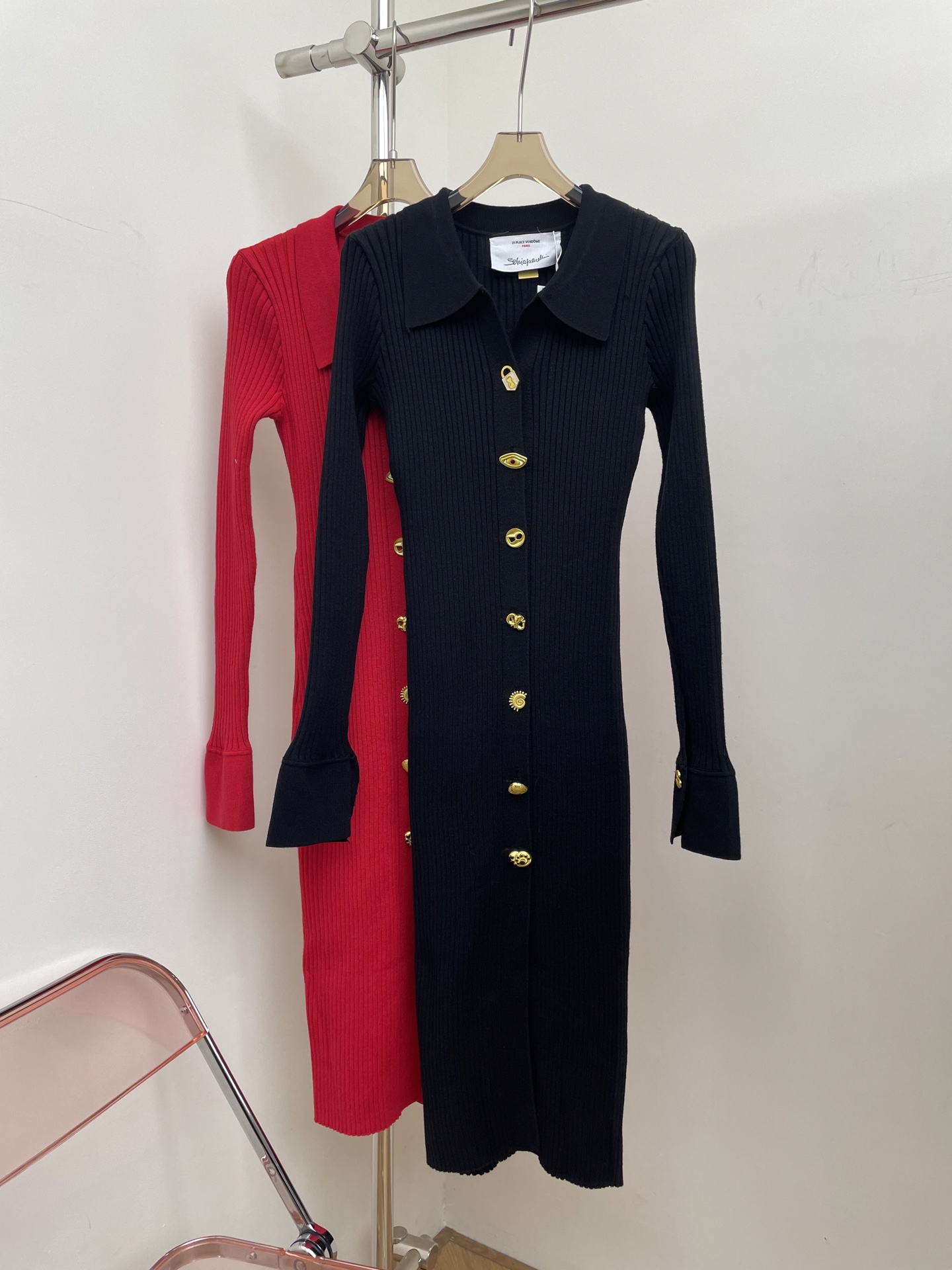 NO:505099,schiaparelli 2025 autumn and winter new long-sleeved knitted skirt, the upper body is very comfortable and slim, and it won't feel tight. Special-shaped buckle decoration, two colors and three codes SML real photos, skirts, alexander wang19860909schiaparelli 2025秋冬新款长袖针织裙 上身很舒适修身显瘦 又不会有紧绷感 异形扣装饰 两色三码 SML 实拍图,,skirts,alexander wang,Women's clothing