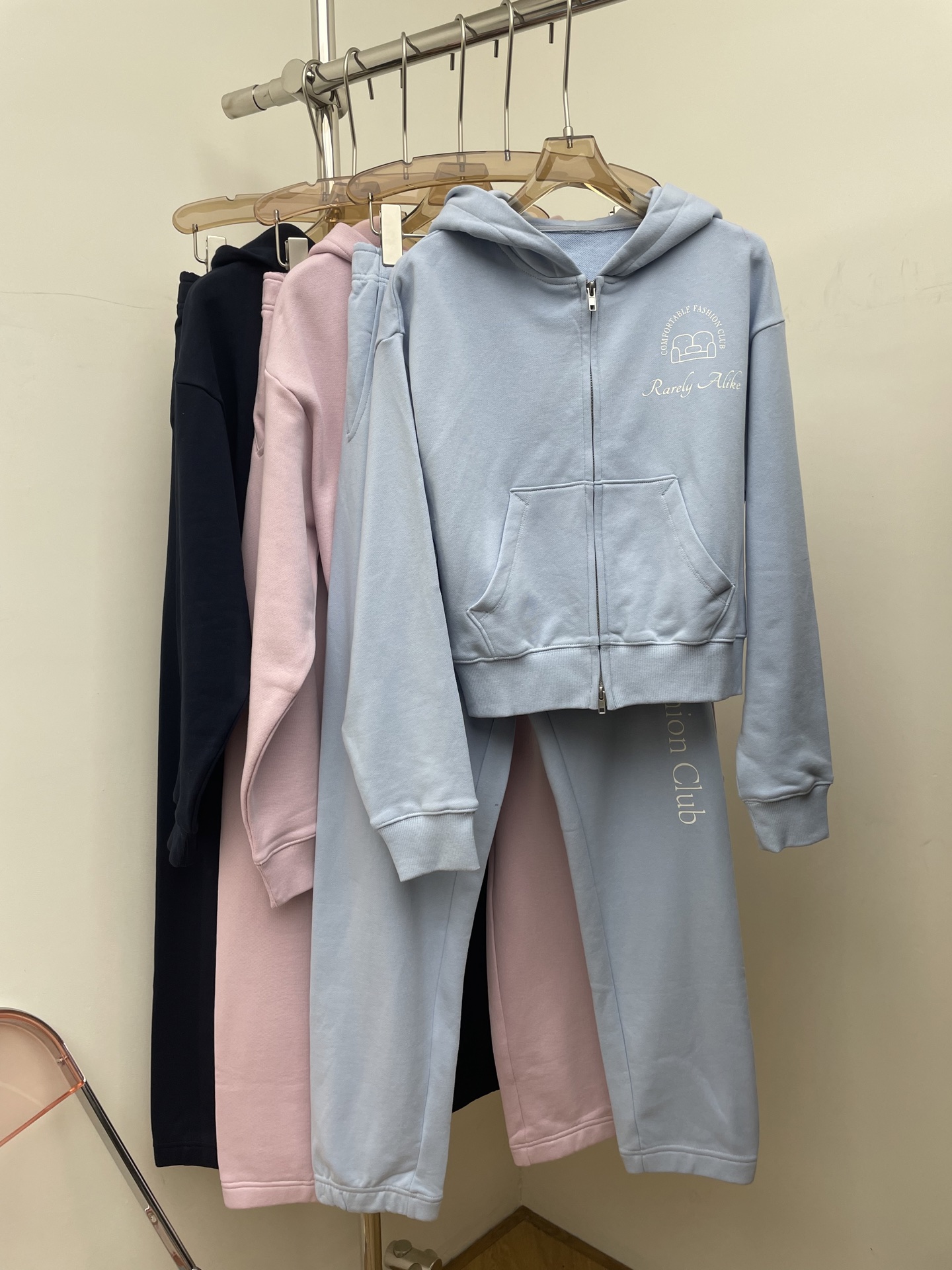 NO:506704,RA autumn and winter new sweatshirts and club prints, calling for a lazy and relaxed atmosphere, and a relaxed short style.sml real photos, hoodie, sweatshirts, alexander wang19860909RA 秋冬新款卫衣、俱乐部印花,呼吁慵懒松弛氛围,轻松短款版型.sml 实拍图,,hoodie,sweatshirts,alexander wang,Women's clothing