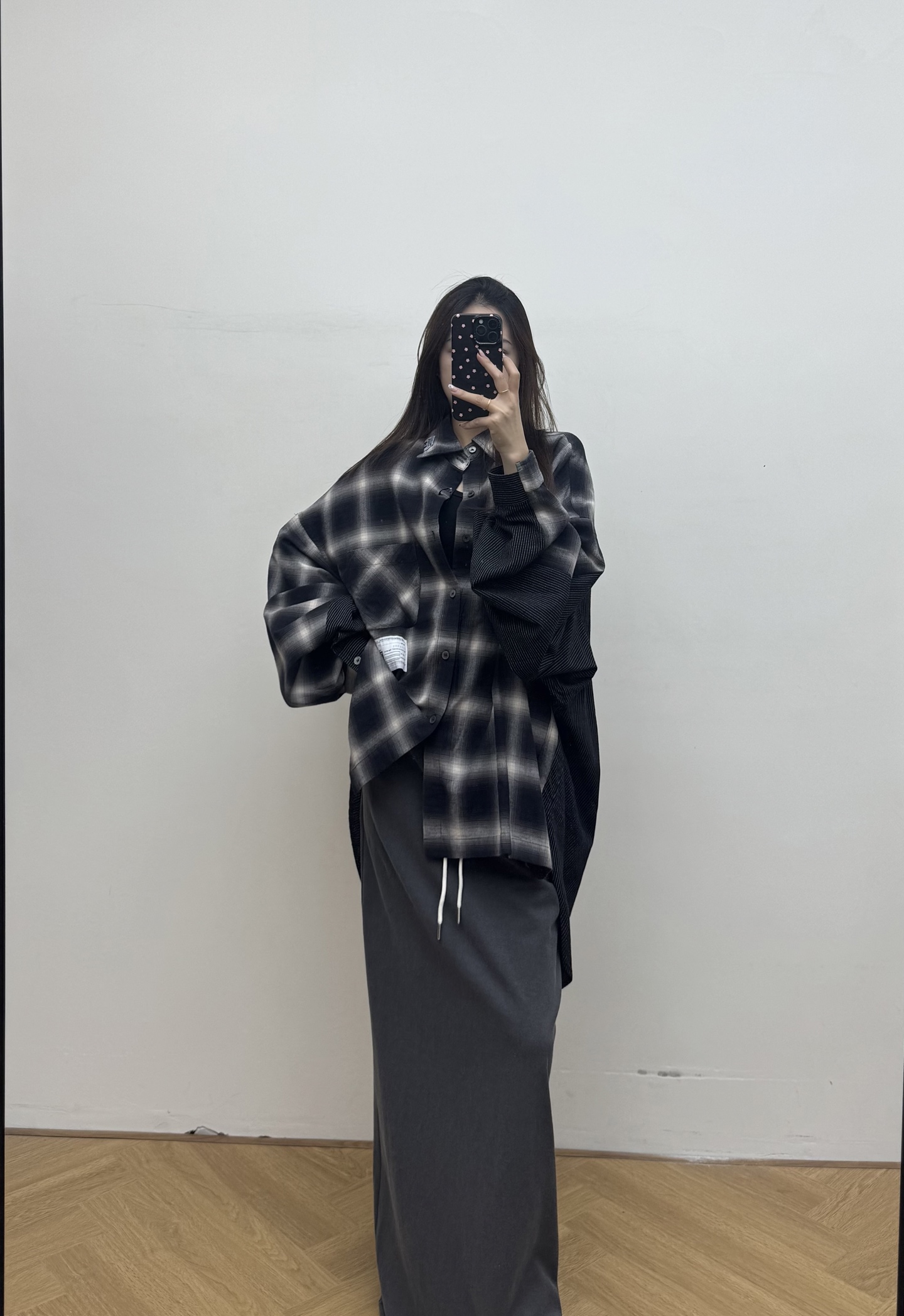 NO:535760,mmy Mihara Yasuyu 2025 autumn and winter new color-blocking shirt with two colors and double materials for front and back, full of trend, loose style, men and women's same style smlxl,,mmy,shirts,alexander wang19860909mmy三原康裕 2025秋冬新款拼色衬衫 前后双色双料拼接 潮流感十足 宽松版型 男女同款 smlxl,,mmy,shirts,alexander wang,Women's clothing