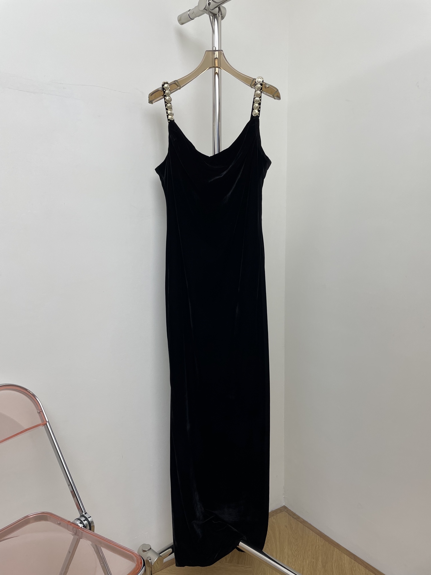 NO:544672,BALMA*2025 autumn and winter new suspender dress with large slit waist design, visually elongated proportions and a hint of elegance, simplicity sml real photos, balmain, skirts, alexander wang19860909BALMA*2025秋冬新款吊带礼服裙 腰身大开叉设计 视觉上拉长比例又带一丝优雅 简直绝绝子 sml 实拍图,,balmain,skirts,alexander wang,Women's clothing