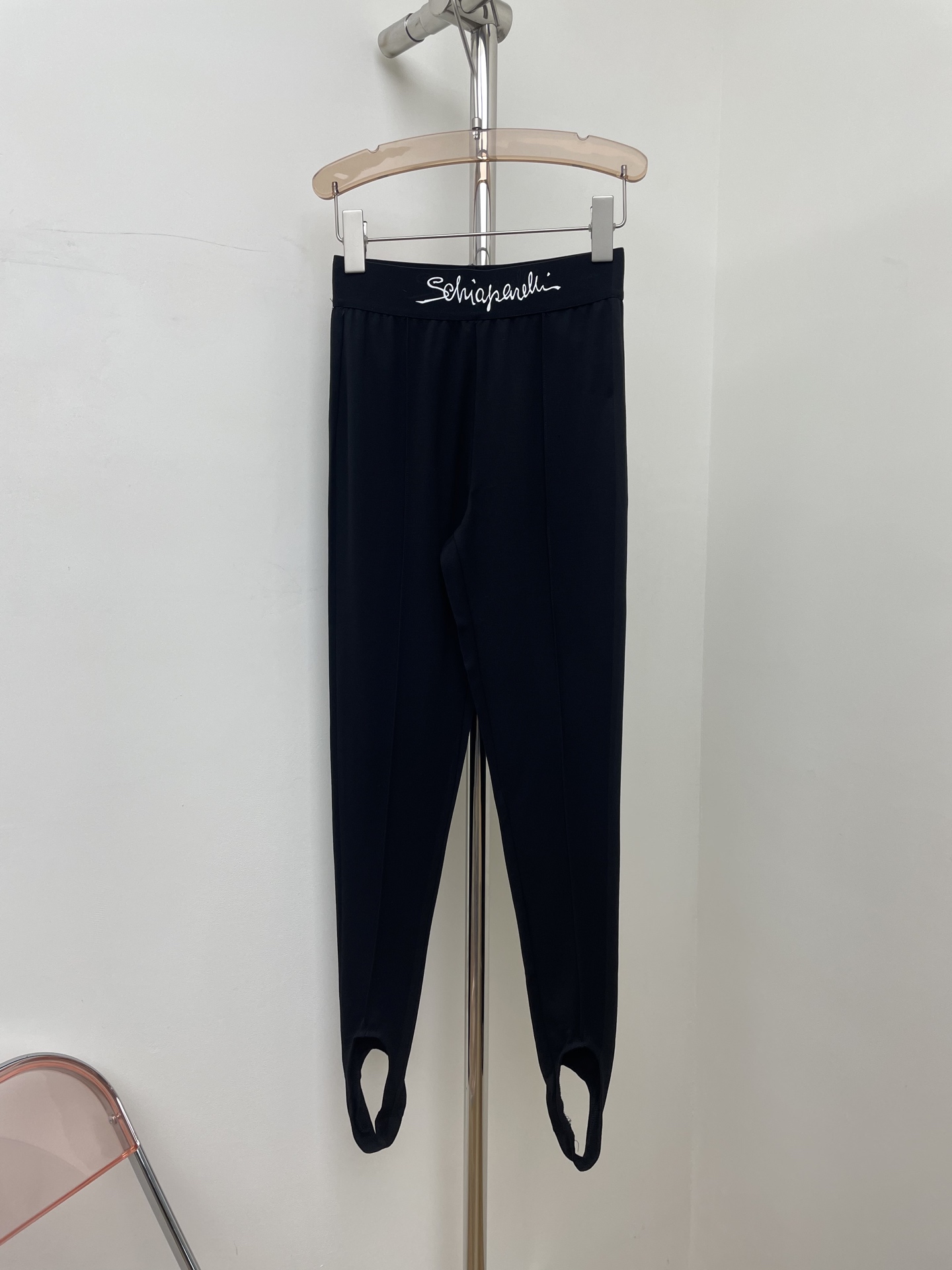 NO:548475,scgiaparelli new autumn and winter letter webbing elastic waist stepping pants, small feet stepping pants, the upper body is invincible and makes your legs look longer, and it looks great with all styles. It can be worn inside and outside. SML real photos, alexander wang19860909scgiaparelli 秋冬新款字母织带松紧腰踩脚裤 踩脚的小脚裤型 上身无敌显瘦显腿长 搭配各种风格都很好看 内搭外穿都可以哦SML  实拍图,,alexander wang,Women's clothing