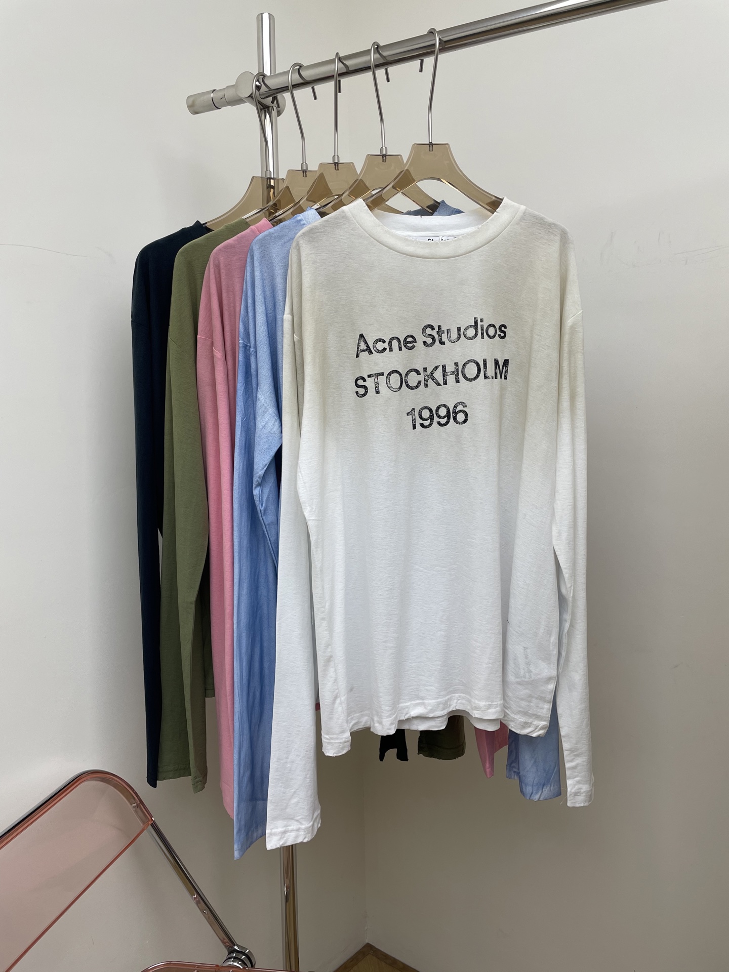 NO:550262,acn* 2025 autumn and winter new old long-sleeved T-shirt classic hot model fabric is super soft and skin-friendly, eyes closed, five colors and four codes xssml real photos, tees, t-shirt, alexander wang19860909acn* 2025秋冬新款做旧长袖T恤 经典爆款 面料超级柔软亲肤 闭眼入 五色四码 xssml 实拍图,,tees，t-shirt,alexander wang,Women's clothing