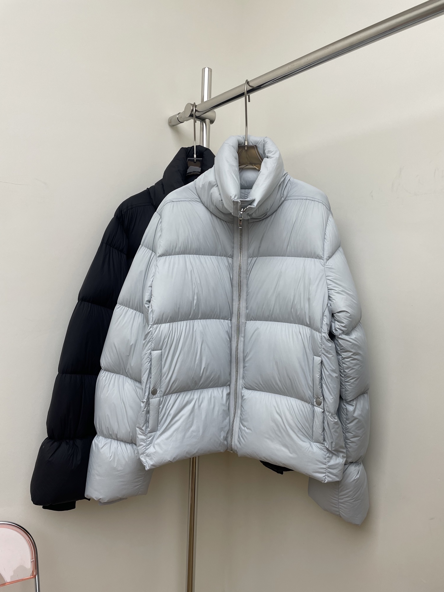 NO:568659,Comes with dust bag rick owens dark style goose down down jacket style classic zipper short wide bread design high street down jacket light blue black smlxl real shot,,jackets & coats,down jacket,alexander wang19860909配防尘袋 rick owens 暗黑风鹅绒羽绒服风格经典拉链短宽面包设计感高街羽绒服外套 淡蓝 黑色 smlxl 实拍图,,jackets & coats,down jacket,alexander wang,Women's clothing