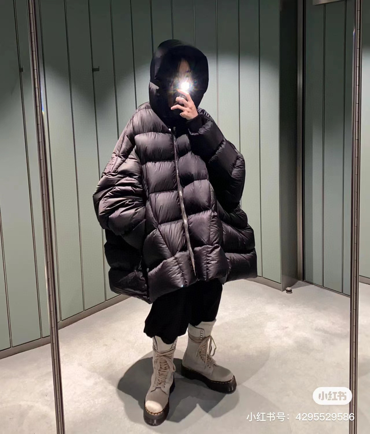 NO:568675,rick owens 2025 autumn and winter new catwalk style down jacket, dark style, large version, bat sleeves, loose cold-proof goose down hooded down jacket, black, size SMLXL,,jackets & coats,down jacket,hats,alexander wang19860909rick owens 2025秋冬新款走秀款羽绒服暗黑风大版型外套蝙蝠袖宽松防寒鹅绒连帽羽绒服 黑色 码数SMLXL,,jackets & coats,down jacket,hats,alexander wang,Women's clothing