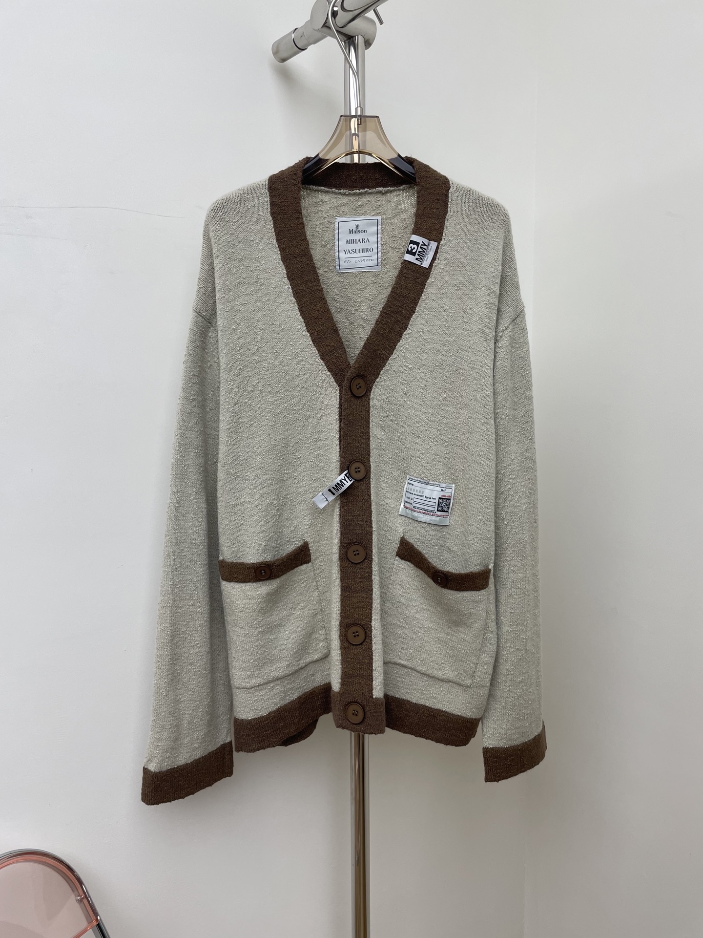 NO:570683,mmy 2025 autumn and winter new cardigan, color block V-neck, selected high-quality fabrics, soft and skin-friendly, loose fit, same style for men and women, mlxl real photos,,alexander wang19860909mmy 2025秋冬新款开衫 拼色V领 精选优质面料 柔软亲肤 宽松版型男女同款 mlxl 实拍图,,alexander wang,Women's clothing