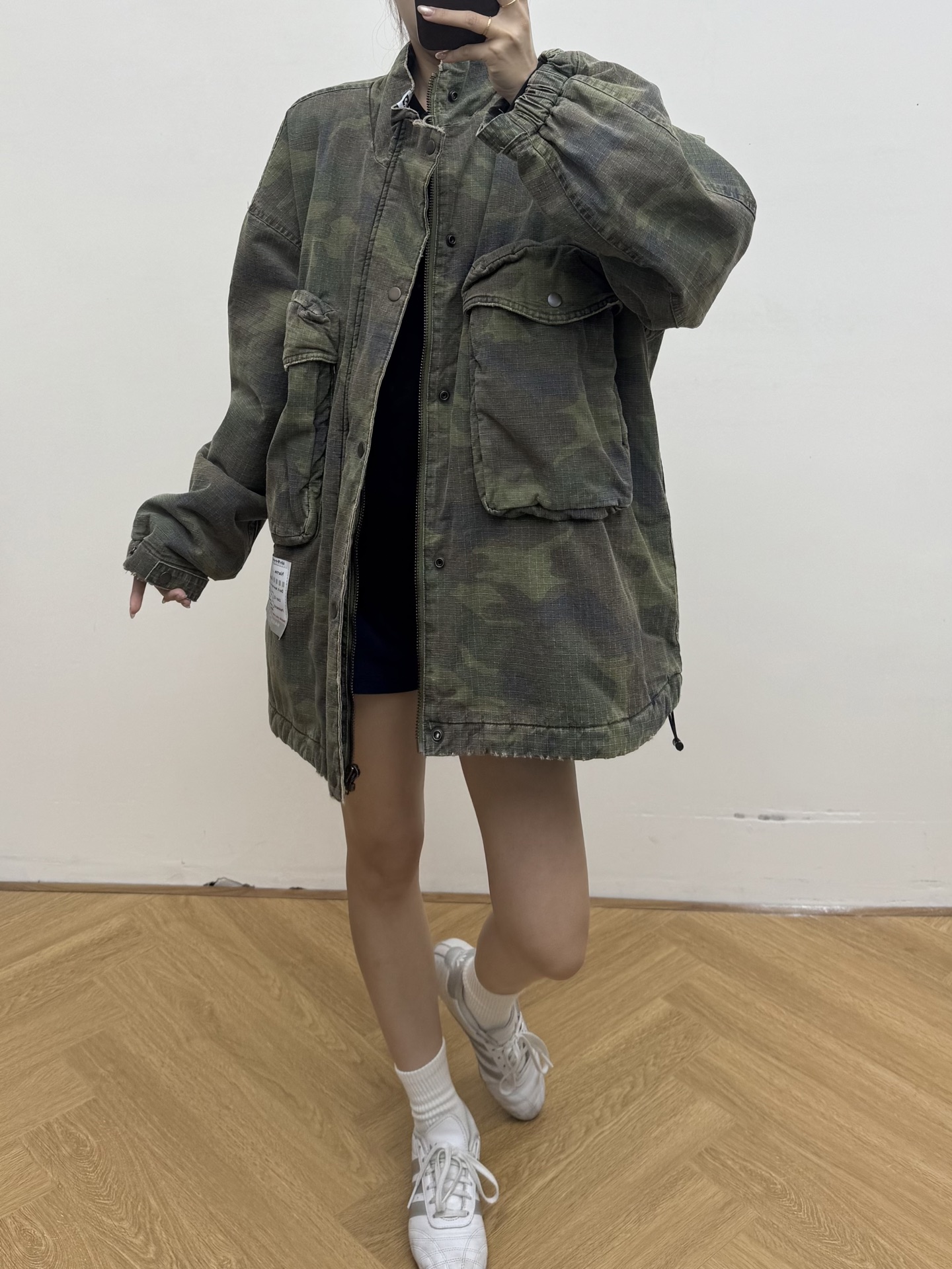 NO:587946,mmy 2025 autumn and winter new jacket camouflage work style loose style can be worn by both men and women smlxl,,jackets & coats,alexander wang19860909mmy 2025秋冬新款夹克 迷彩工装版型 宽松款式男女皆可穿 smlxl,,jackets & coats,alexander wang,Women's clothing