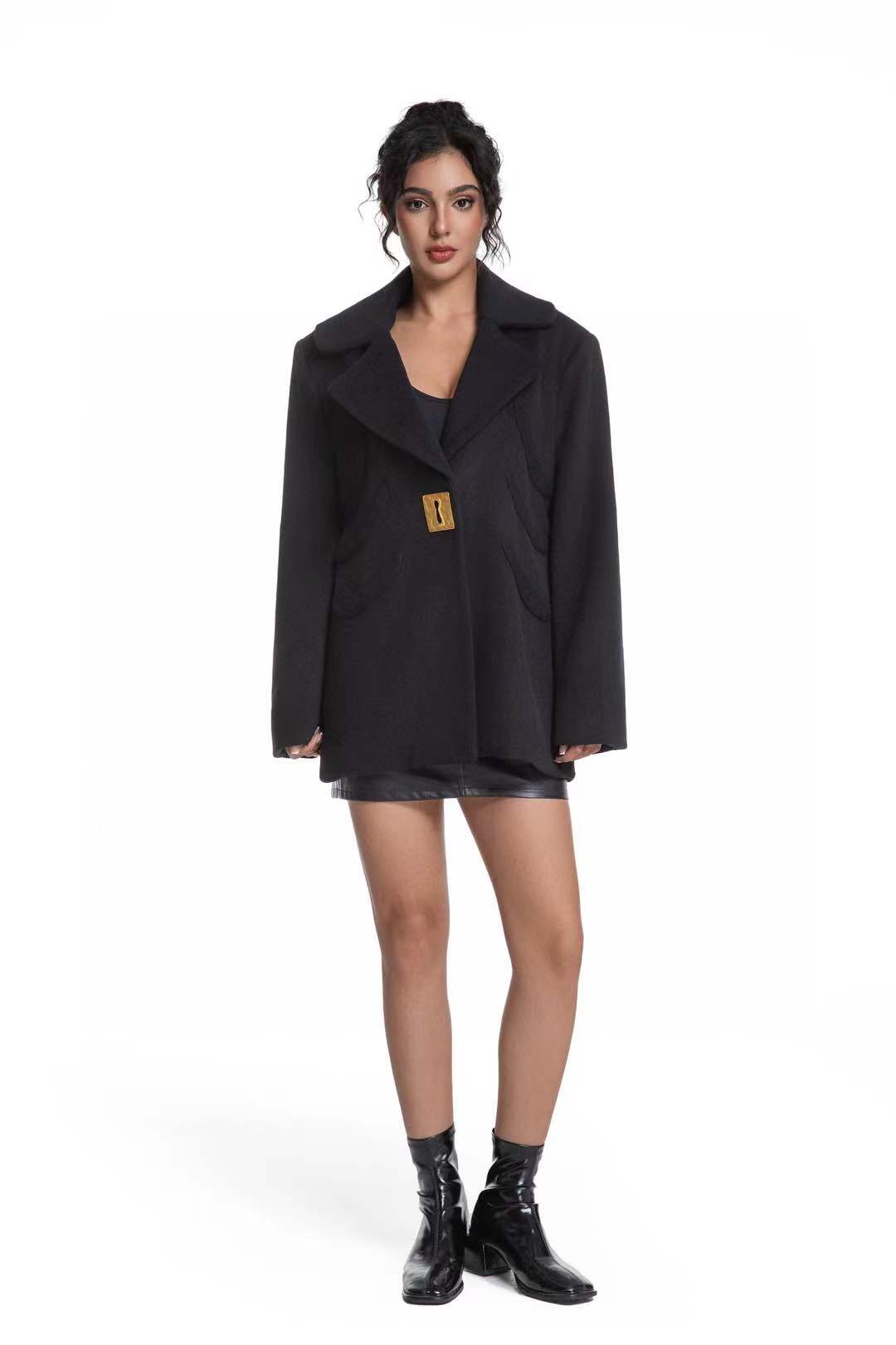 NO:590389,Schiaparelli 2025 autumn and winter new coat, high-end temperament, three-dimensional skeleton design on the back, three colors and three sizes, sml,,jackets & coats,alexander wang19860909schiaparelli 2025秋冬新款外套 高级感气质 后背立体骨架设计 三色三码 sml,,jackets & coats,alexander wang,Women's clothing