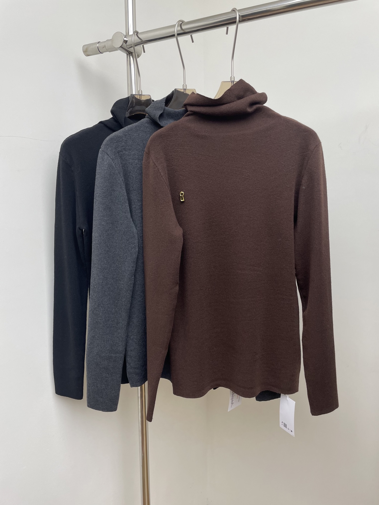 NO:610771,achiaparelli 2025 autumn and winter new turtleneck sweater, stacked neckline, warm and versatile, three colors and three sizes sml,,alexander wang19860909achiaparelli 2025秋冬新款高领针织衫 堆堆领口 保暖百搭 三色三码 sml,,alexander wang,Women's clothing