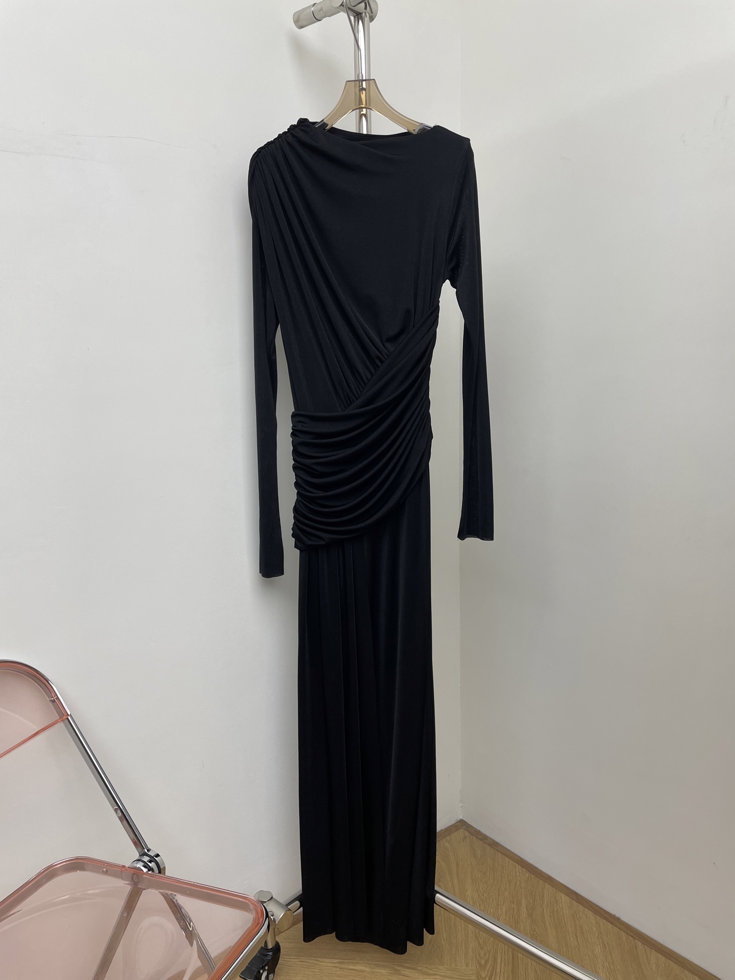 NO:610779,ysl 2025 autumn and winter new dress, asymmetrical pleats, ultra-showing body curves. A must-have for the end of the year and New Year's Eve. SML real photos, saint laurent, skirts, alexander wang19860909ysl 2025秋冬新款连衣裙,不对称褶皱 ,超显身材曲线.年底跨年圣诞必备款.SML 实拍图,,saint laurent,skirts,alexander wang,Women's clothing