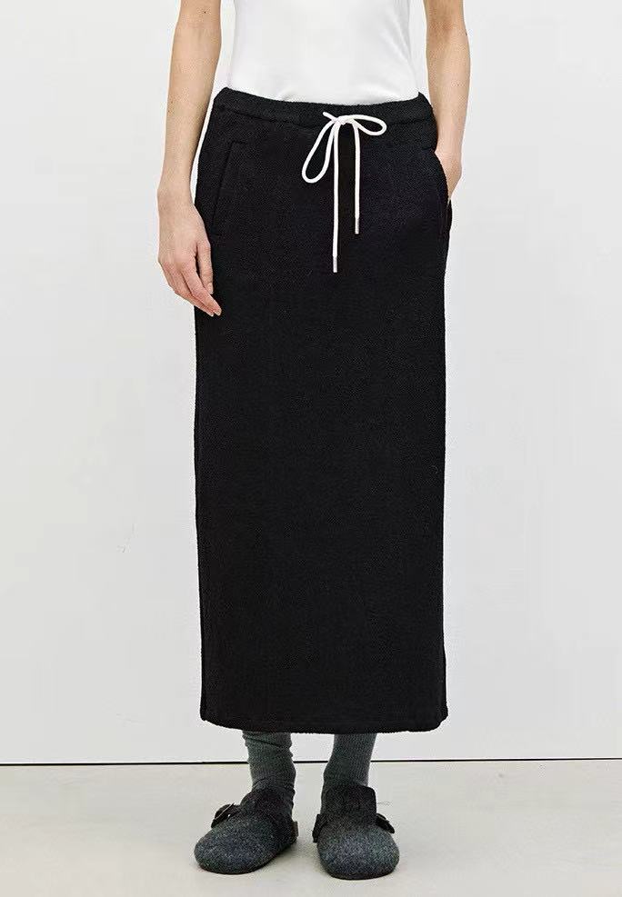 NO:621819,therow 2025 autumn and winter new skirt style, a must-have style for high-smart wear in autumn and winter. Imported high-grade wool fork-length skirt. Elastic drawstring tie design. Three colors and three codes sml,,skirts,alexander wang19860909therow 2025秋冬新款半裙风,高智感穿搭秋冬必单款.进口高级羊毛叉长半裙.松紧抽绳系带设计.三色三码sml,,skirts,alexander wang,Women's clothing