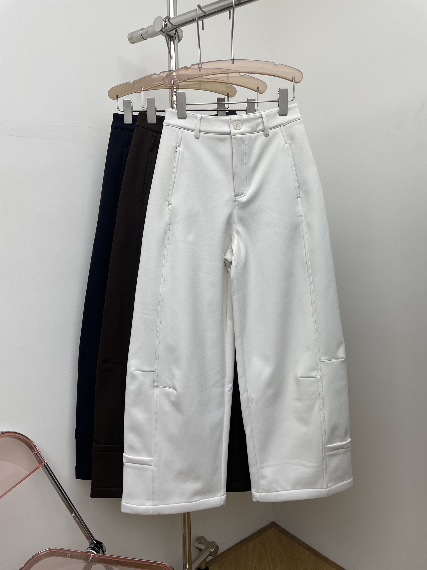NO:622559,tow style 2025 autumn and winter new style velvet scimitar pants. Excellent fit. The upper body is super slim. Fashionable, casual and warm. Must-have for autumn and winter. Three colors and four sizes. smlxl p real photos,,alexander wang19860909tow风2025秋冬新款加绒弯刀裤 版型绝佳 上身超级显瘦 时髦随意又保暖 秋冬必备 三色四码 smlxl p实拍图,,alexander wang,Women's clothing
