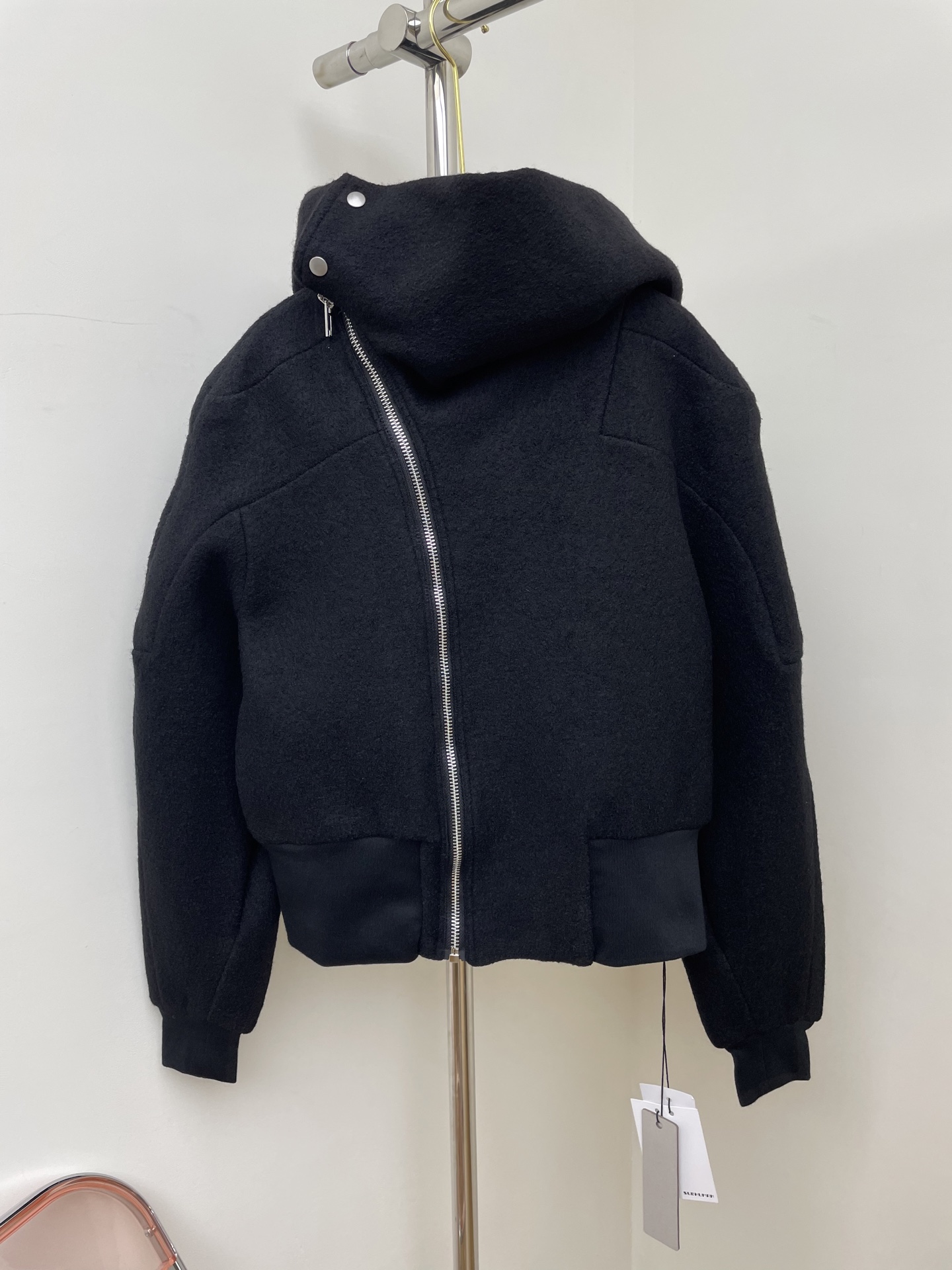 NO:623697,rick owens new autumn and winter dark autumn and winter wool short hooded flight jacket versatile street jacket black SMLXL real photos,,jackets & coats,hats,alexander wang19860909rick owens 秋冬新款暗黑秋冬羊毛短款连帽飞行夹克百搭街头夹克衫 黑色SMLXL 实拍图,,jackets & coats,hats,alexander wang,Women's clothing