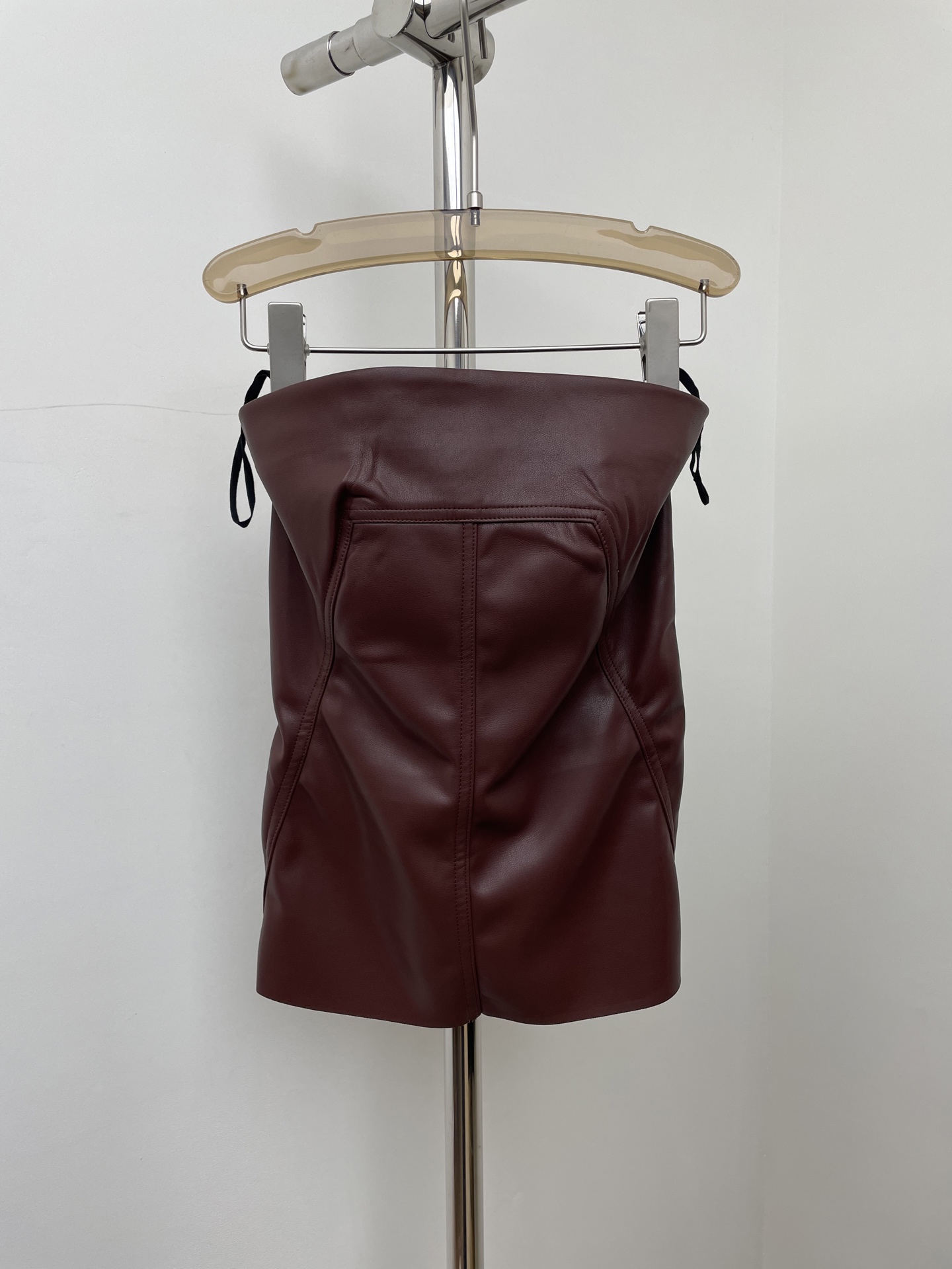 NO:629902,rick owens 2025 autumn and winter new European and American style PU splicing slim waist red slimming tube top red SML p real shot,,alexander wang19860909rick owens 2025秋冬新款欧美风格PU拼接修身收腰红色显瘦抹胸上衣 红色 SML p实拍图,,alexander wang,Women's clothing