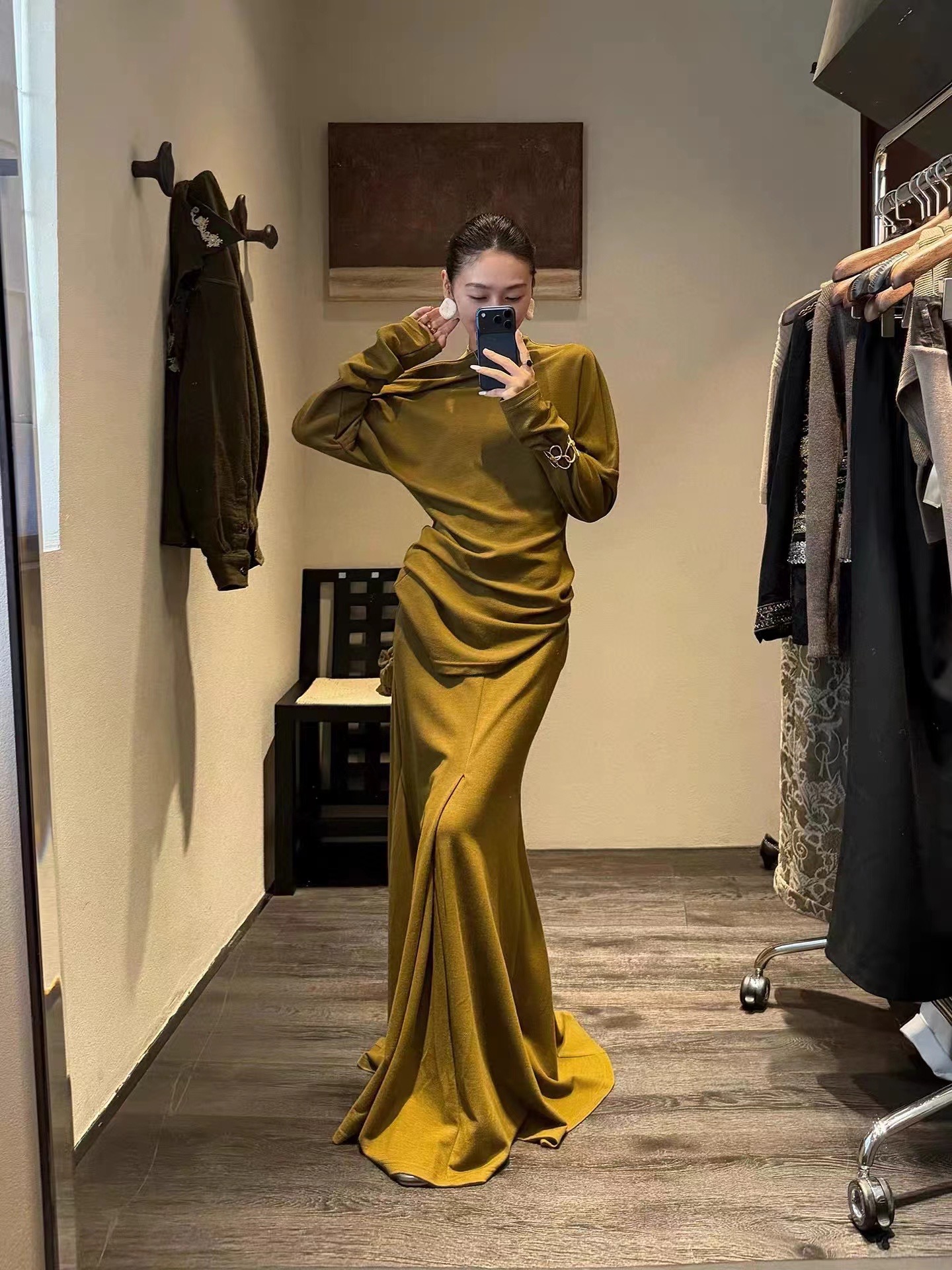 NO:649792,viktoriachan2025 autumn and winter new suit. Can be sold separately. Smooth and smooth long skirt effectively modifies body proportions. Elastic fabric. Two colors and three sizes sml skirt, chanel, skirts, alexander wang19860909viktoriachan2025秋冬新款套装.可分开售卖.流畅垂顺长裙裙摆有效修饰身型比例,弹性面料.两色三码sml 半裙,,chanel,skirts,alexander wang,Women's clothing