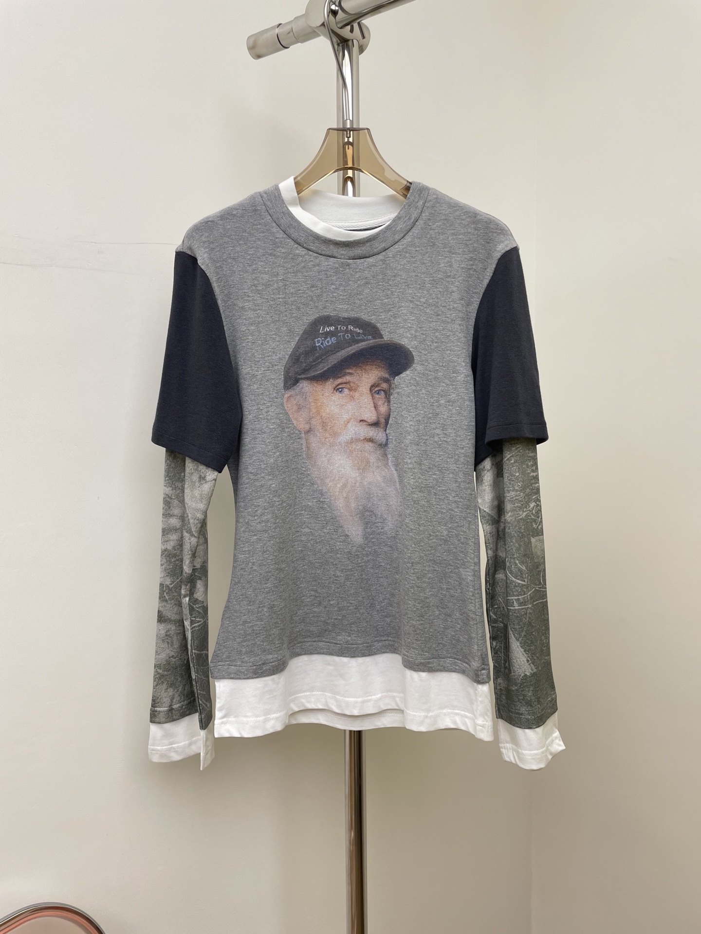 NO:650992,Trinit* 2026 early spring new style retro portrait fake two-piece top, fashionable old man print.sml real photo,,alexander wang19860909Trinit* 2026早春新款复古肖像假两件上衣,时髦老头印花.sml 实拍图,,alexander wang,Women's clothing