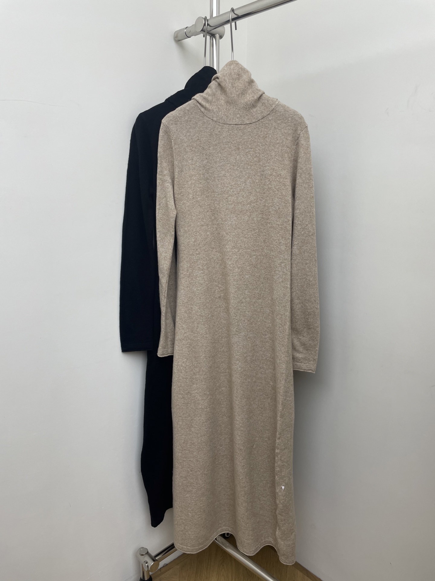 NO:658152,VIKTORIACHA* 2025 autumn and winter new Rhea fitted knit dress high collar long-sleeved dress. Two colors and three sizes sml real photos,,skirts,alexander wang19860909VIKTORIACHA* 2025秋冬新款Rhea fitted knit dress高领长袖连衣裙.两色三码sml 实拍图,,skirts,alexander wang,Women's clothing