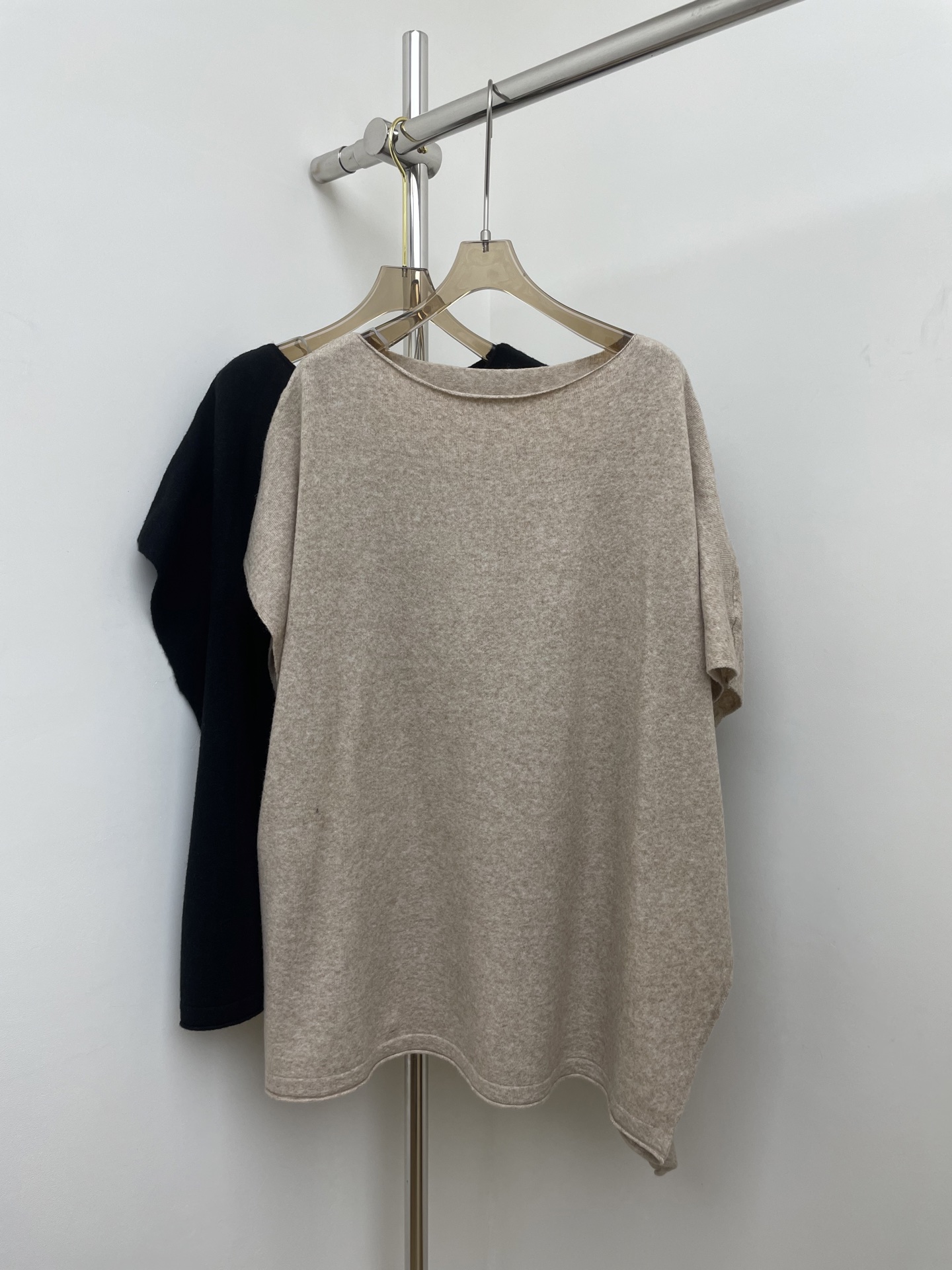 NO:658148,VIKTORIACHA* 2025 autumn and winter ready-to-wear series new products knitted one-piece scarf dress silhouette cape. One size fits all in two colors p real photo,,skirts,alexander wang19860909VIKTORIACHA* 2025秋冬成衣系列新品 针织连身围巾连衣裙廓形斗篷.两色均码 p实拍图,,skirts,alexander wang,Women's clothing