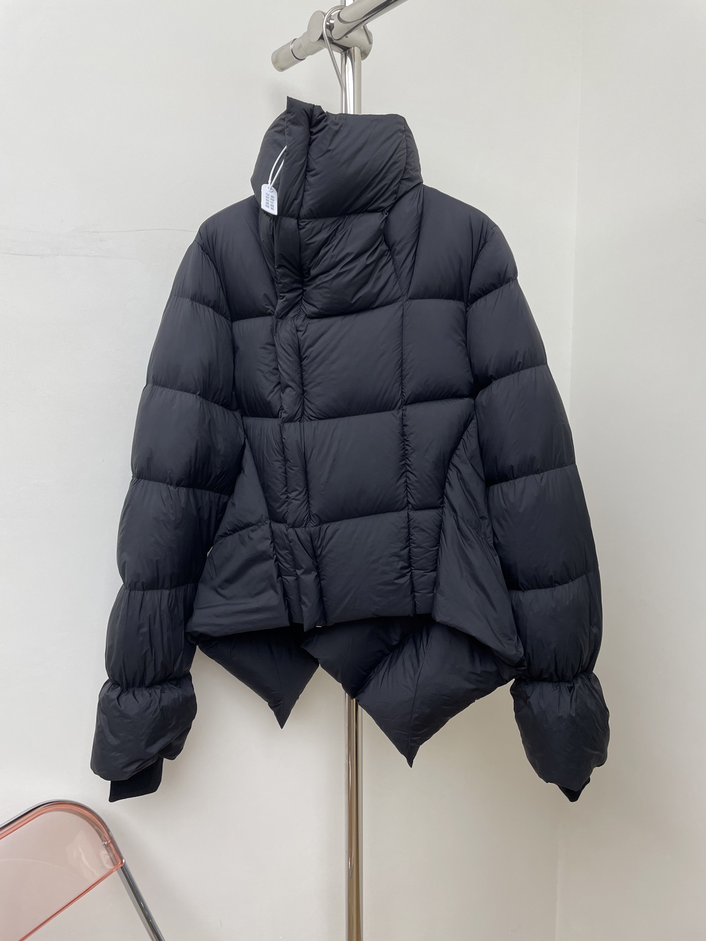NO:658562,With dust bag rick owens 2025 autumn and winter women's certified national standard 90 duck down high collar swallowtail zipper fluffy warm down jacket high version black code number SML p real shot,,jackets & coats,down jacket,alexander wang19860909配防尘袋rick owens 2025秋冬女士过验国标90鸭绒高领燕尾拉链蓬松保暖羽绒服外套 高版本 黑色 码数SML p实拍图,,jackets & coats,down jacket,alexander wang,Women's clothing