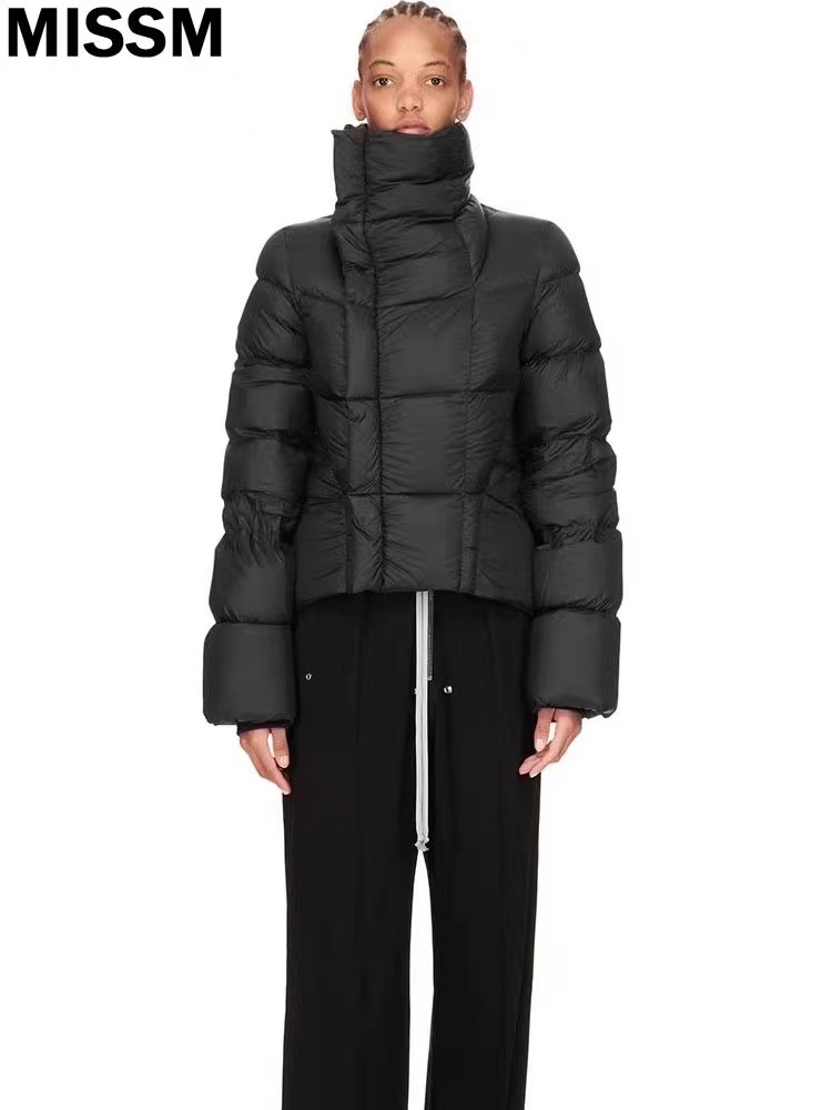 NO:658564,rick owens 2025 autumn and winter women's certified national standard 90 duck down high collar swallowtail zipper fluffy warm down jacket high version black size SML,,jackets & coats,down jacket,alexander wang19860909rick owens 2025秋冬女士过验国标90鸭绒高领燕尾拉链蓬松保暖羽绒服外套 高版本 黑色 码数SML,,jackets & coats,down jacket,alexander wang,Women's clothing
