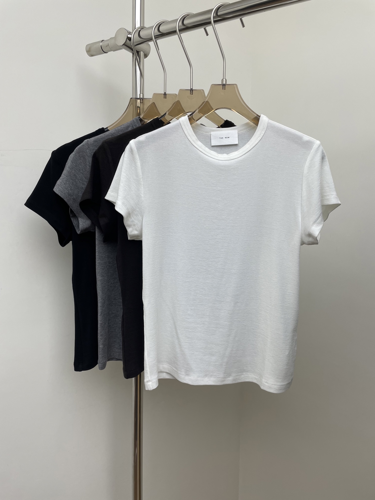 NO:687292,the ro* 2026 early spring new T-shirt, slim fit, right shoulder, wool material, super comfortable, four colors and three sizes, sml, real photos, tees, t-shirt,19860909the ro* 2026早春新款T恤 修身款 正肩 含羊毛料 超级舒服 四色三码sml 实拍图,,tees，t-shirt,,Women's clothing