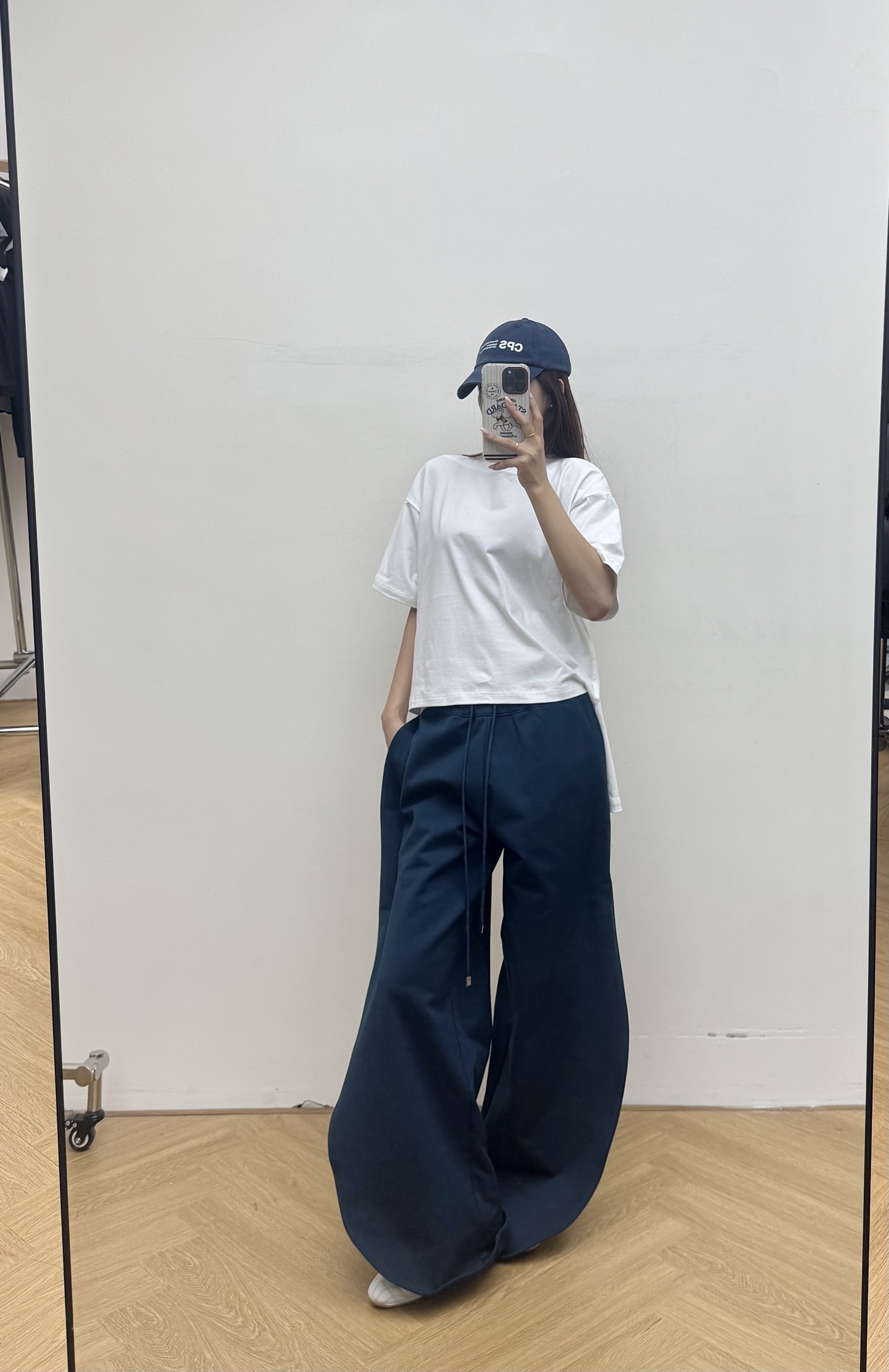 NO:735094,alaia 26ss asymmetrical cut short-sleeved T-shirt. Simple but not simple. The neckline design is very special. Fashionable and easy to handle. Two colors 36 38 40,,alaia,T-shirt,19860909alaia 26ss 不对称剪裁短袖体恤 简约不简单 领口设计非常特别 时髦轻松拿捏 两色 36 38 40,,alaia,T-shirt,,Women's clothing