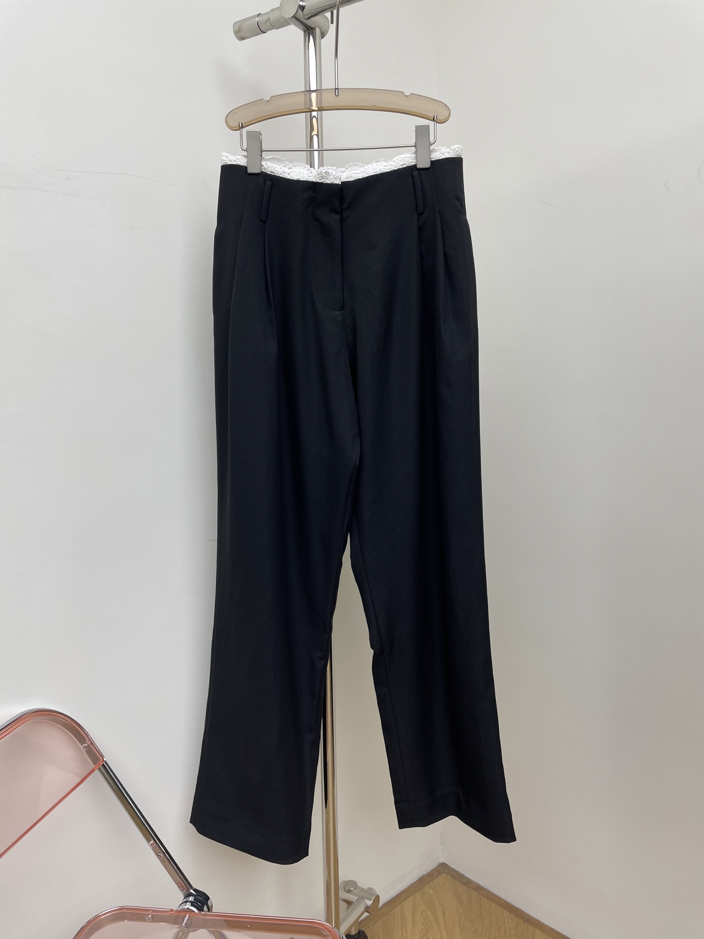 NO:715595,magd26ss crochet lace pants. Handsome and beautiful design. After all, the beauty is too advanced. The shape of the pants is superb. Fashionable without meal replacement. sml p real photos,,19860909magd26ss 钩针花边裤 又帅又美的设计 终究还是美的太超前了 裤型超绝 时髦无代餐 sml p实拍图,,,Women's clothing