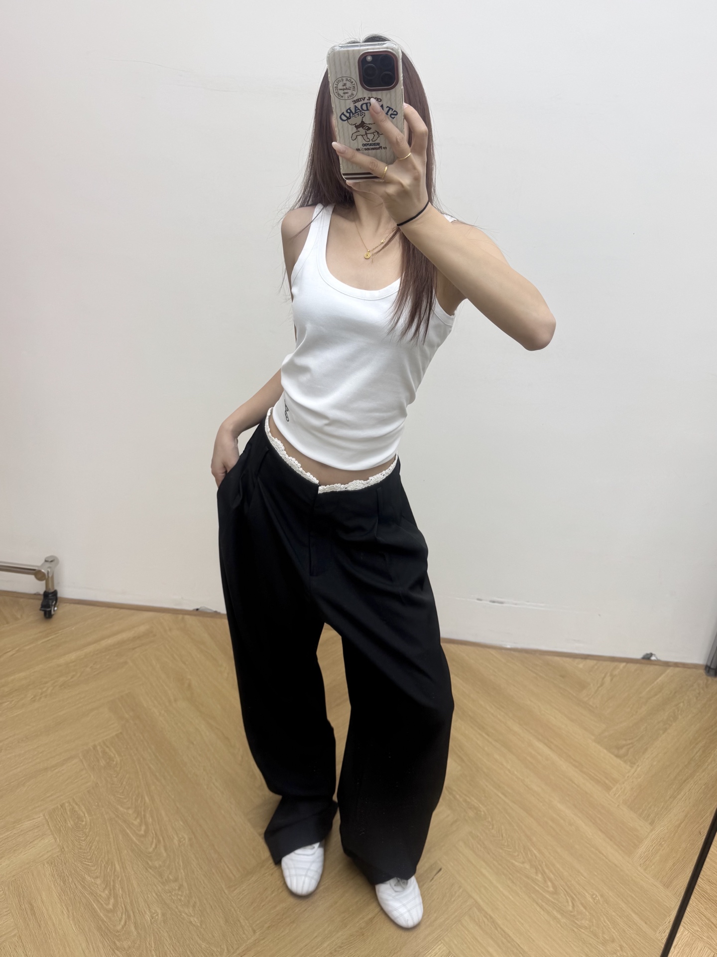 NO:715598,magd26ss crochet lace pants. Handsome and beautiful design. After all, the beauty is too advanced. The shape of the pants is amazing. Fashionable without meal replacement. sml,,19860909magd26ss 钩针花边裤 又帅又美的设计 终究还是美的太超前了 裤型超绝 时髦无代餐 sml,,,Women's clothing