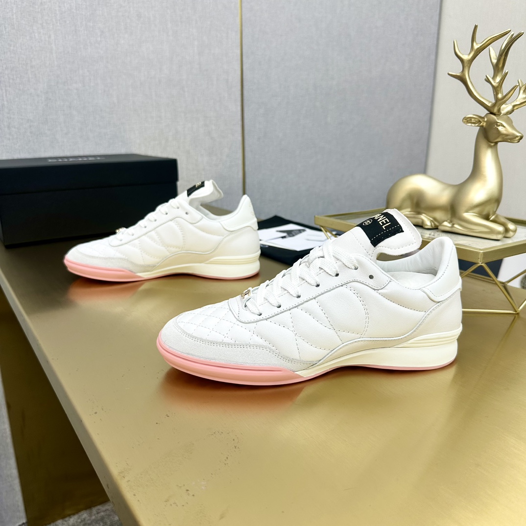 CHANEL香奈儿厚底熊猫板鞋 - 快適でスタイリッシュなデザイン