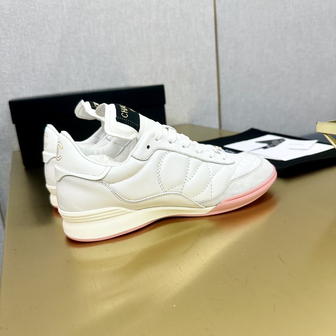 CHANEL香奈儿厚底熊猫板鞋 - 快適でスタイリッシュなデザイン