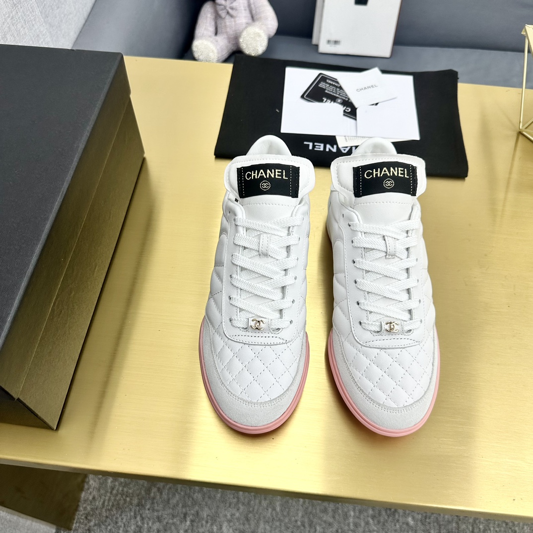 CHANEL香奈儿厚底熊猫板鞋 - 快適でスタイリッシュなデザイン