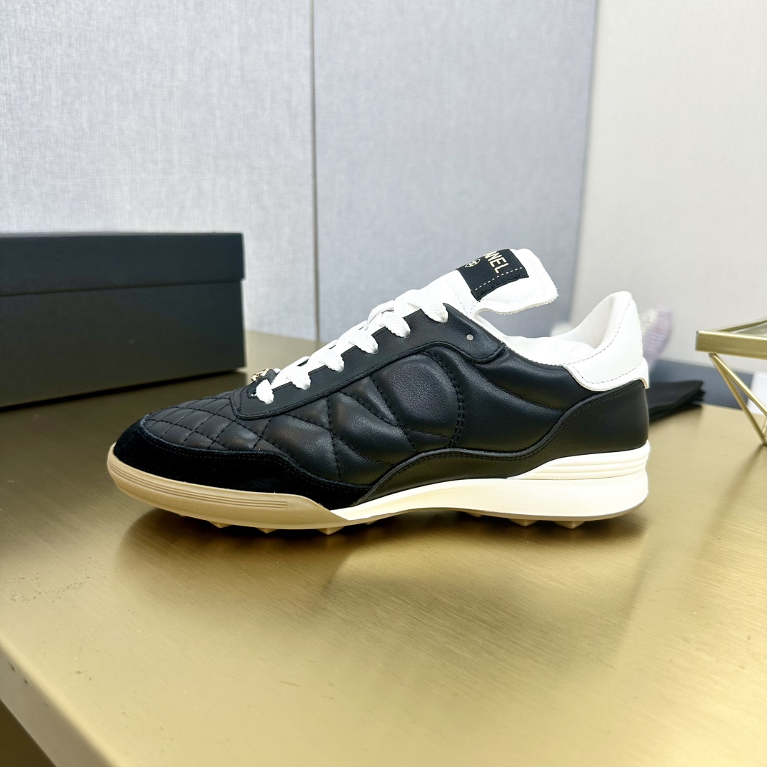 CHANEL香奈儿厚底熊猫板鞋 - 快適さとスタイルを兼ね備えた一足