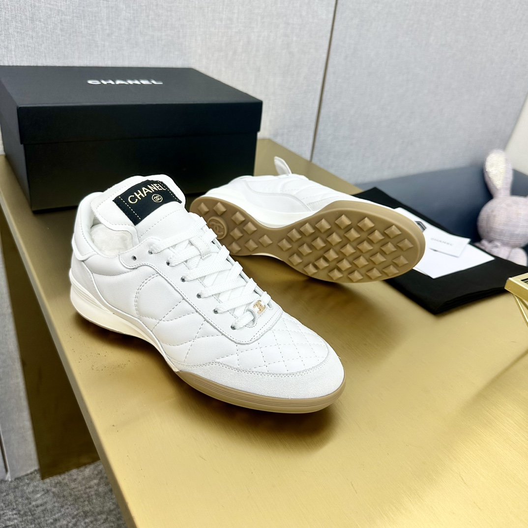 CHANEL香奈儿厚底熊猫板鞋 - 快適さとスタイルを兼ね備えた一足