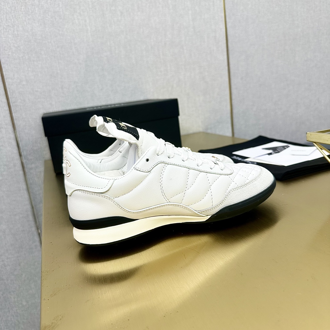 CHANEL香奈儿厚底熊猫板鞋 - 快適さとスタイルを両立した一足