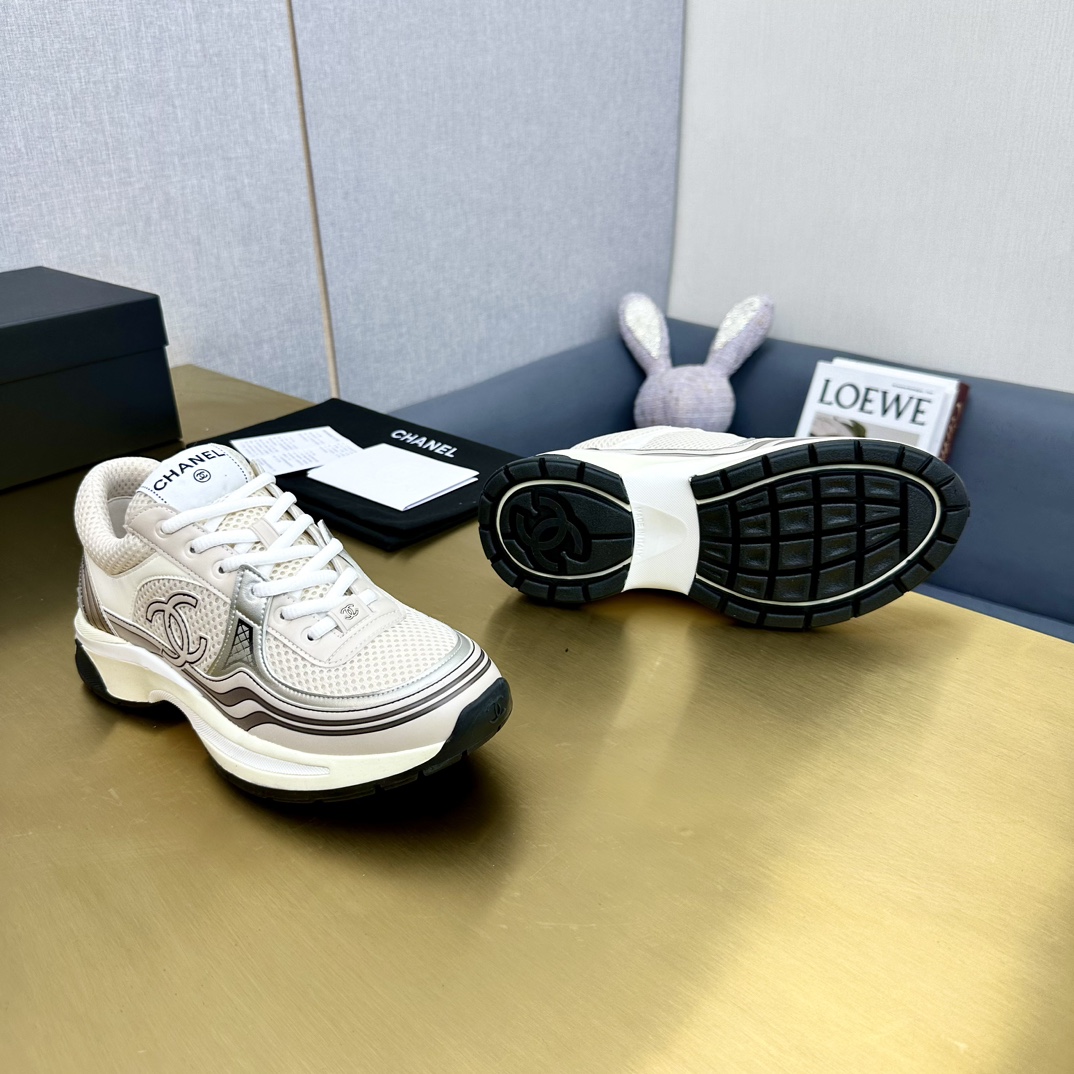 Chanel香奈儿 23C 早春度假シリーズ 金属素材 スポーツシューズ